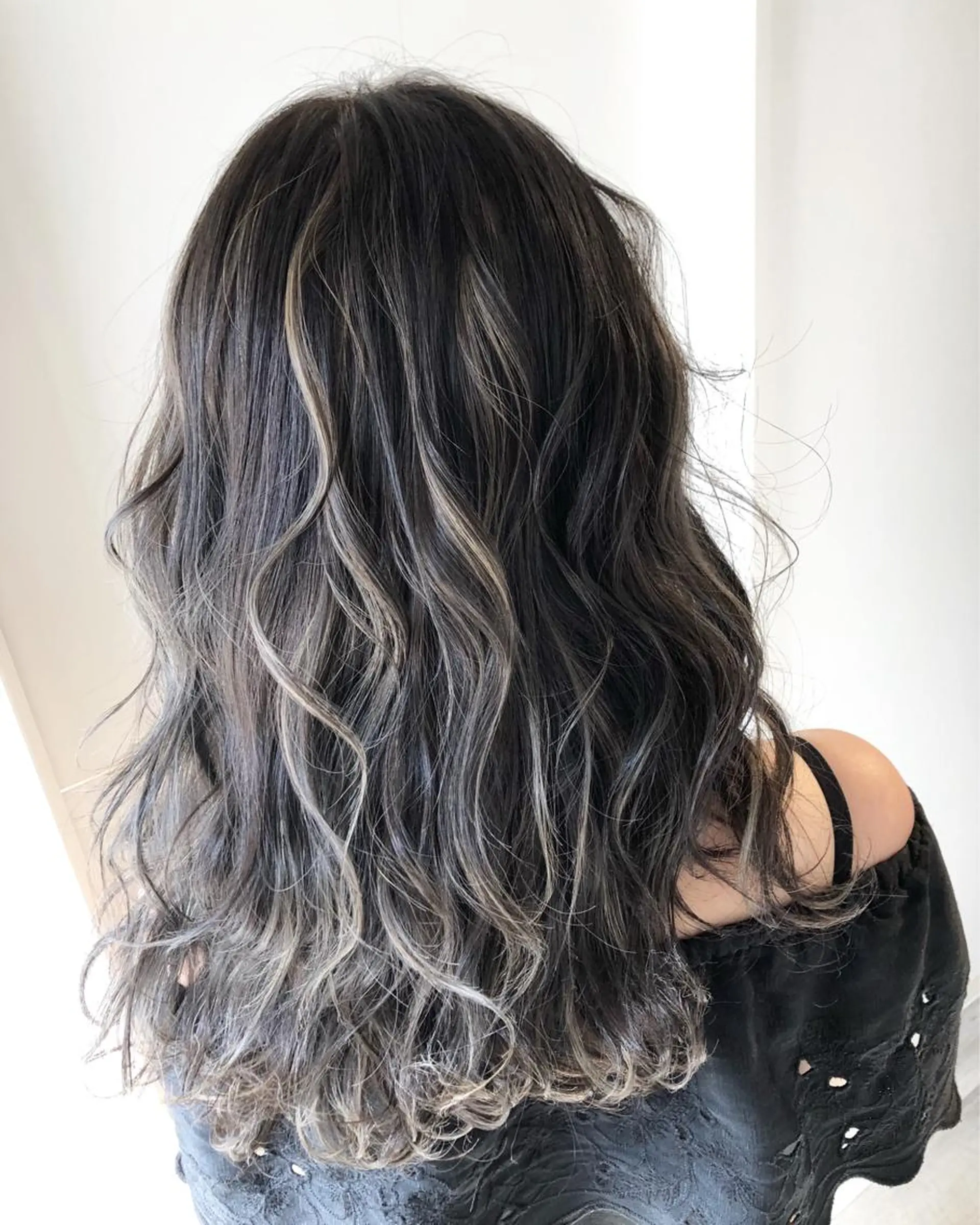 セミロング カラー グレージュ ハイライトカラー 3Dハイライト ハイライト カット ヘアカラー Le/a谷町 野上幹太のヘアスタイル