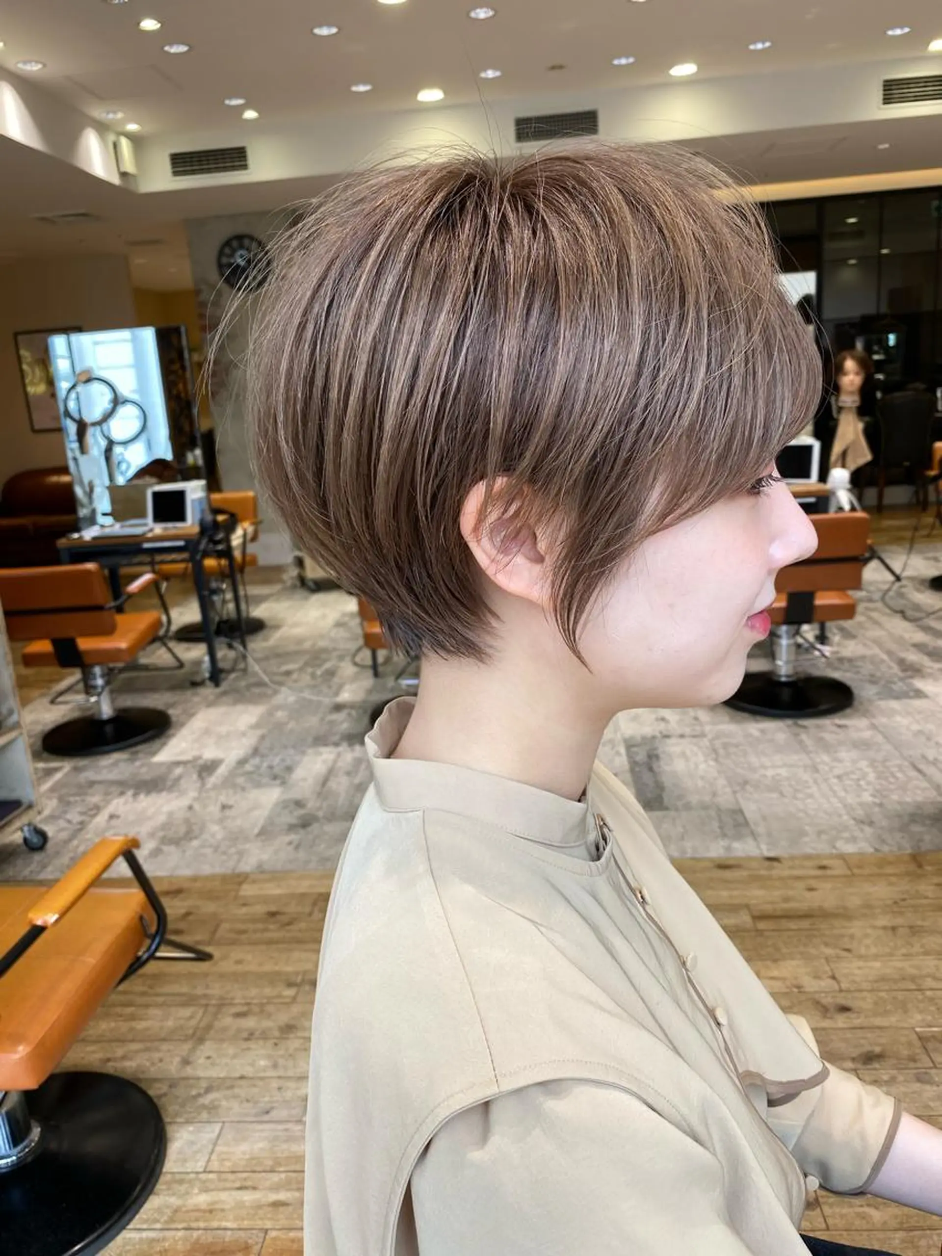 ショート カラー ベージュカラー グレージュ ショートヘア 小顔カット カット ヘアカラー トリートメント ショート、ボブの神✨ 峯朋也✂︎✨のヘアスタイル