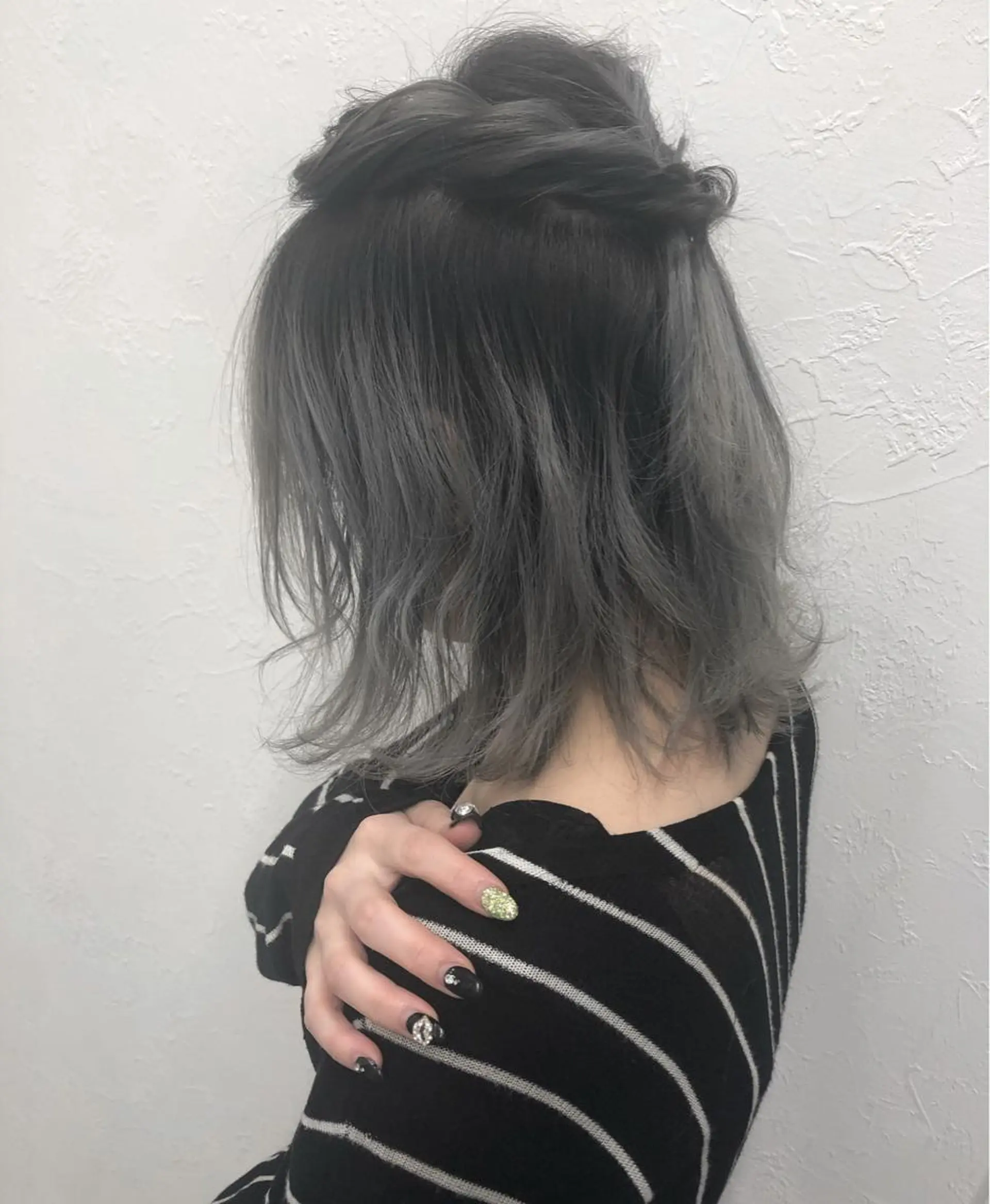 ミディアム カラー アッシュ シルバー シルバーアッシュ ヘアカラー 🤍2nd🤍田所 美希のヘアスタイル