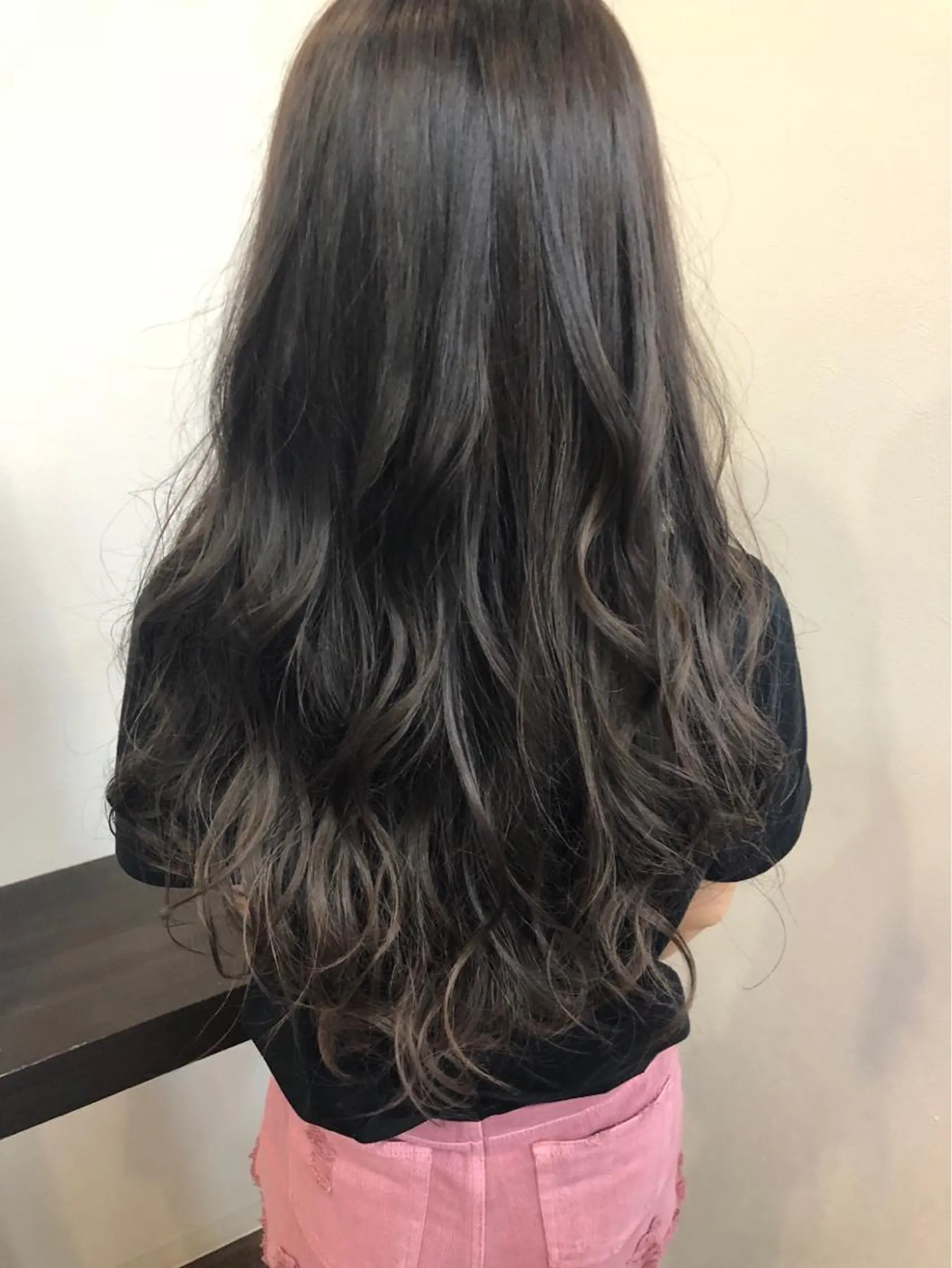 ロング カラー アッシュ 小泉 円香のヘアスタイル