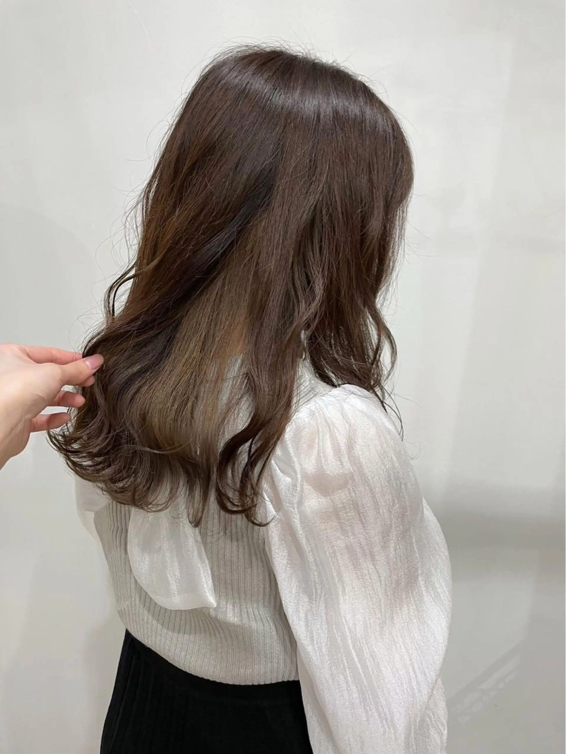 カラー ヘアカラー white.梅田 デザインカラー🦄のヘアスタイル