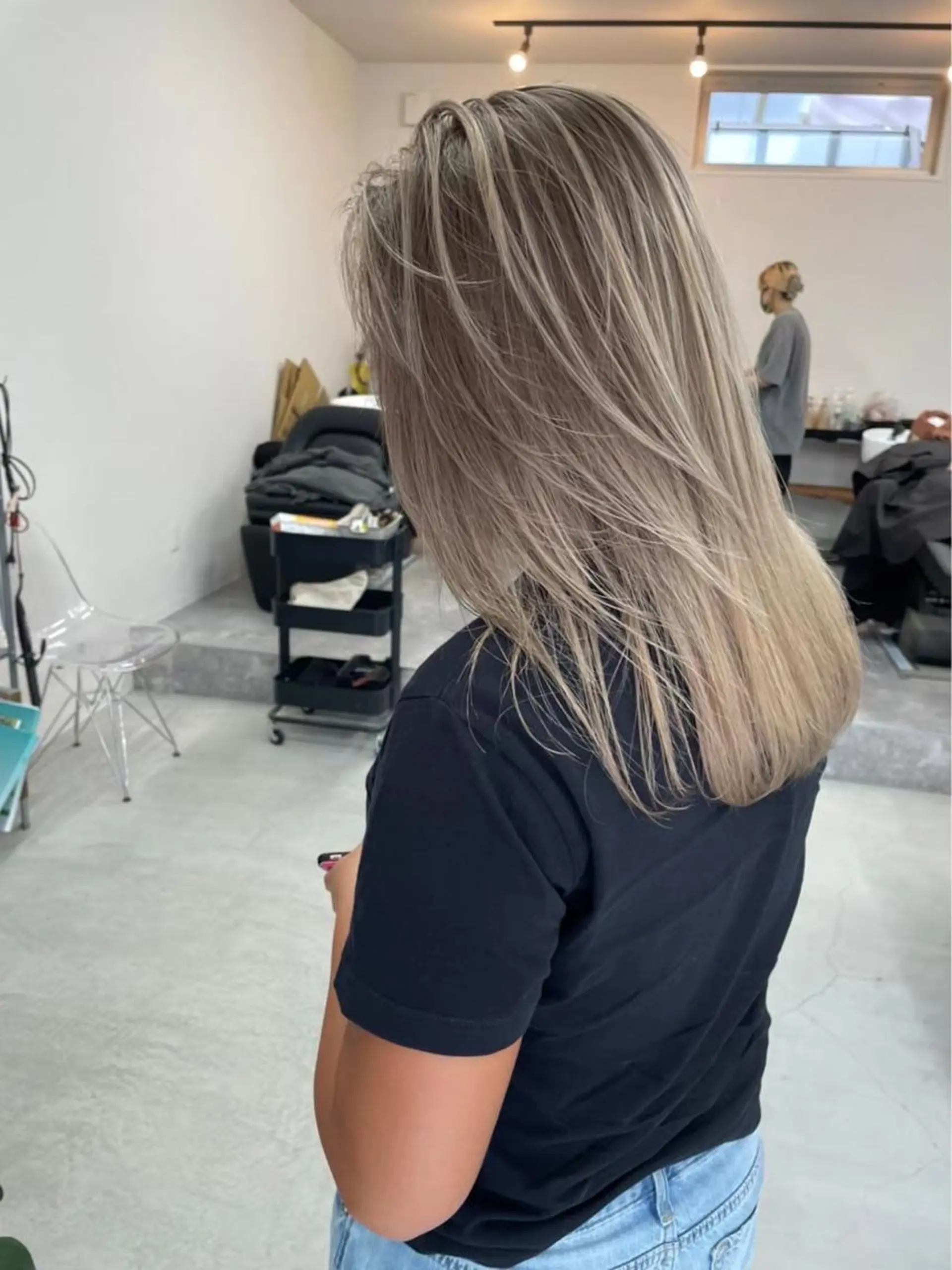 セミロング ショートボブ セミロングパーマ 韓国風カラー ボブ ハイライト 村岡 芽衣のヘアスタイル