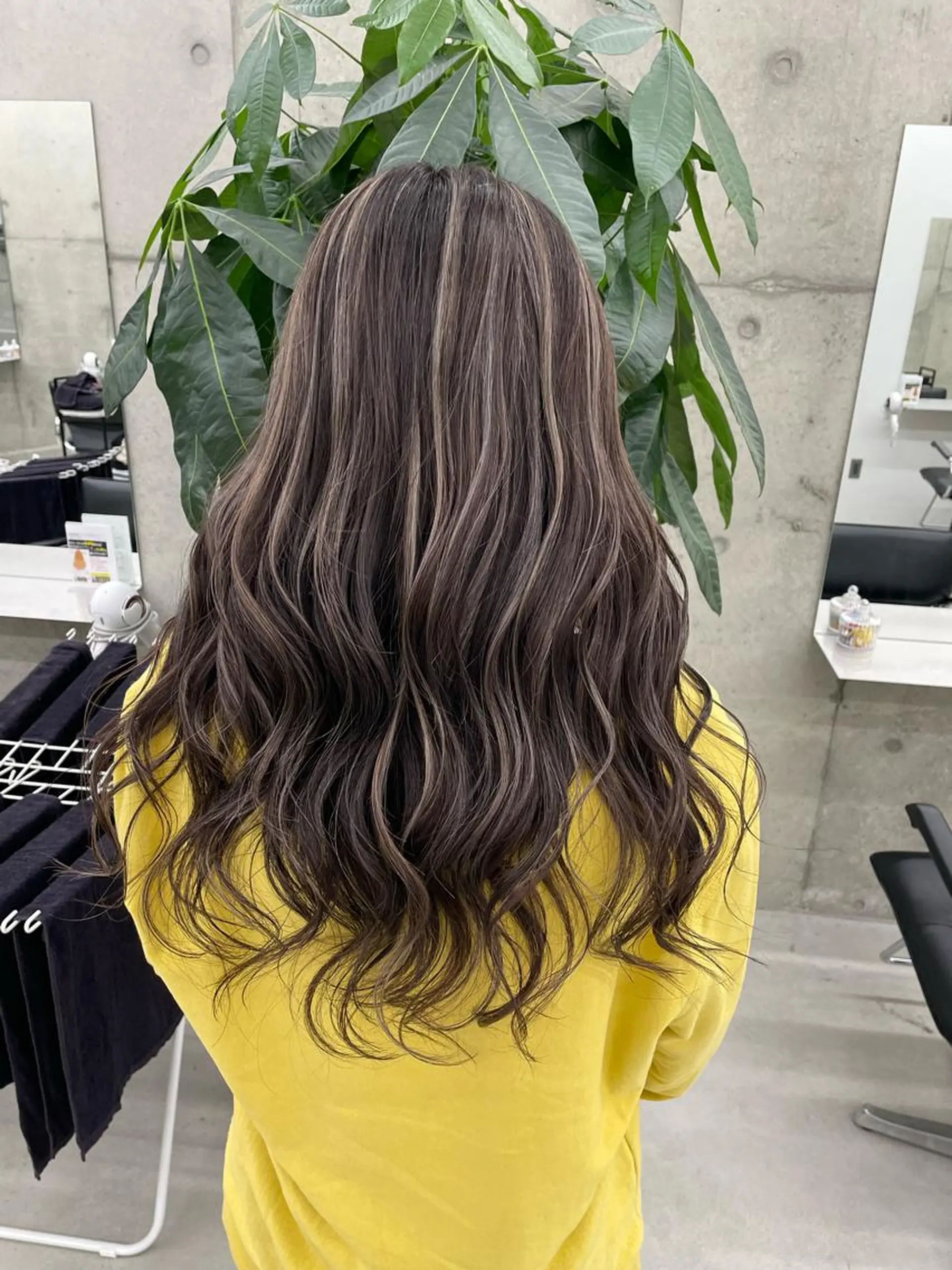 ロング カラー 岡留 愛美のヘアスタイル