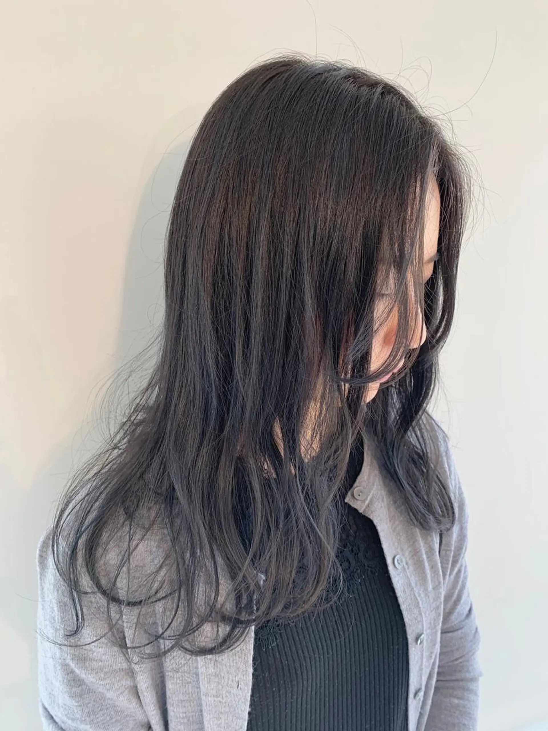 ロング カラー パーマ ヘアアレンジ ブルーカラー ブルーグレー ブルーグレージュ グレージュ ロング 加藤 綾華のヘアスタイル