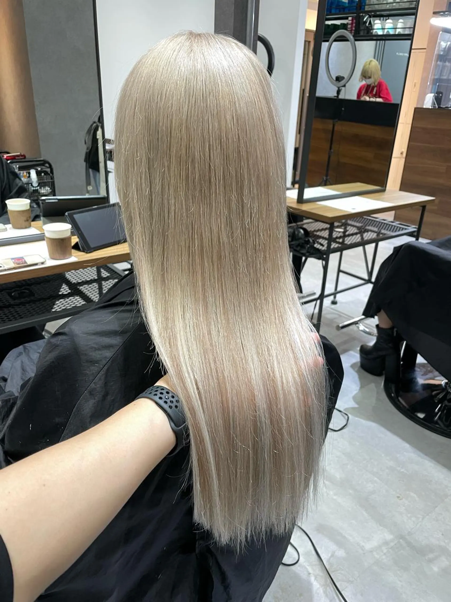 ロング カラー アッシュ ベージュカラー ブリーチ ブロンド ブロンドベージュ ヘアカラー トリートメント エクステ KEISUKE🐶 カラー✨エクステのヘアスタイル