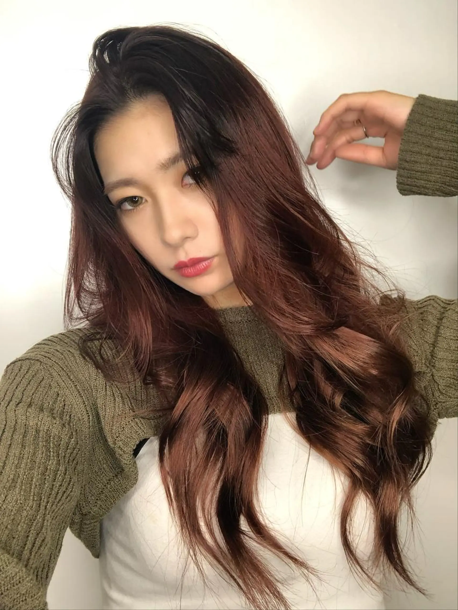 セミロング カラー ヘアアレンジ 🌟小顔レイヤー× 赤み消し透明感カラーのヘアスタイル