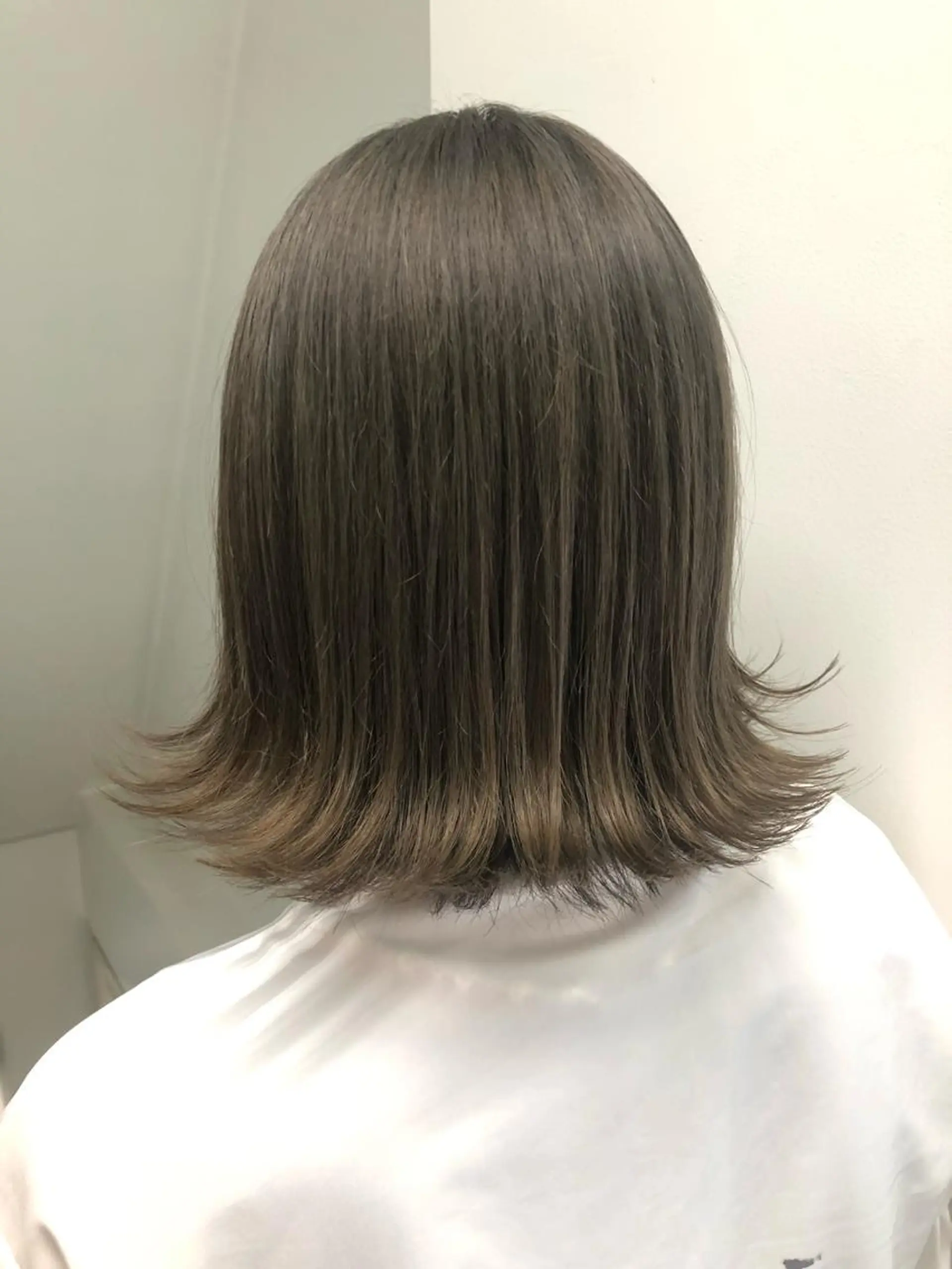 ミディアム 🪄🫧ハイトーン/ 乙津茜🐰L'wisのヘアスタイル