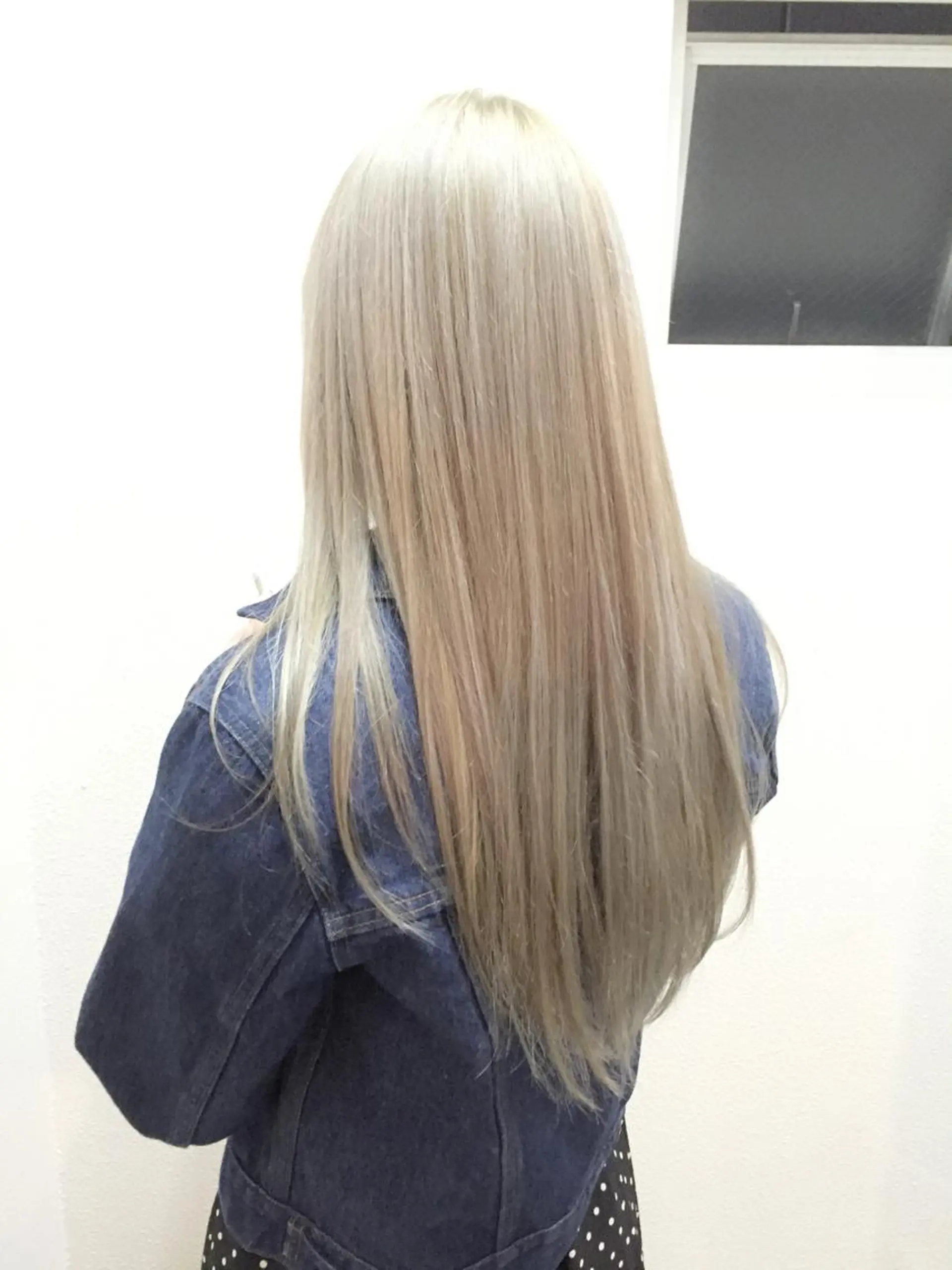 セミロング ロング カラー パーマ ブリーチ メンズハイトーン メンズバレイヤージュのヘアスタイル