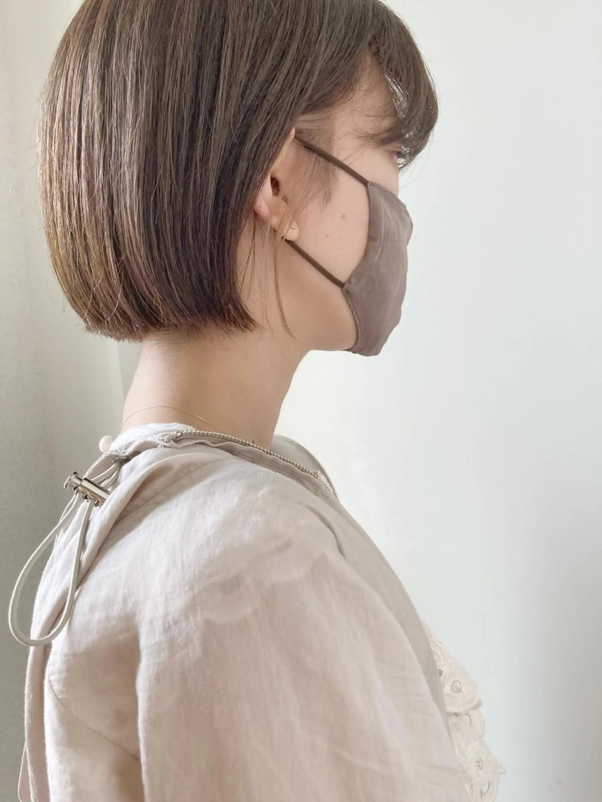 ミディアム カラー ベージュカラー ブリーチ ミルクティーベージュ カット ヘアカラー 小木曽智美 /ボブ/ショートのヘアスタイル