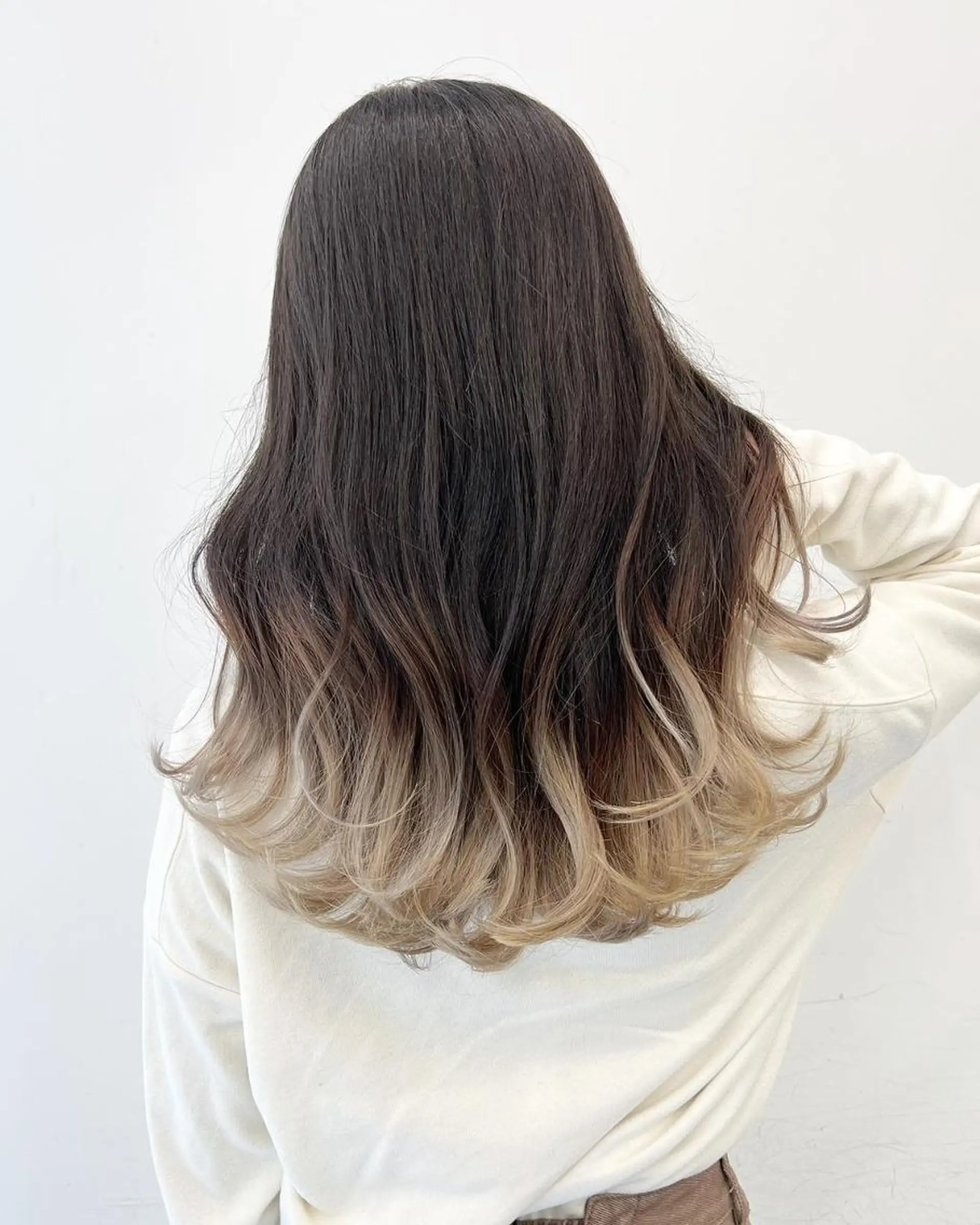 セミロング ハイライト 髪質改善 レイヤーカット 縮毛矯正 トリートメント ヘアカラー トリートメント 【公式】amble luxe池袋東口🩷のヘアスタイル