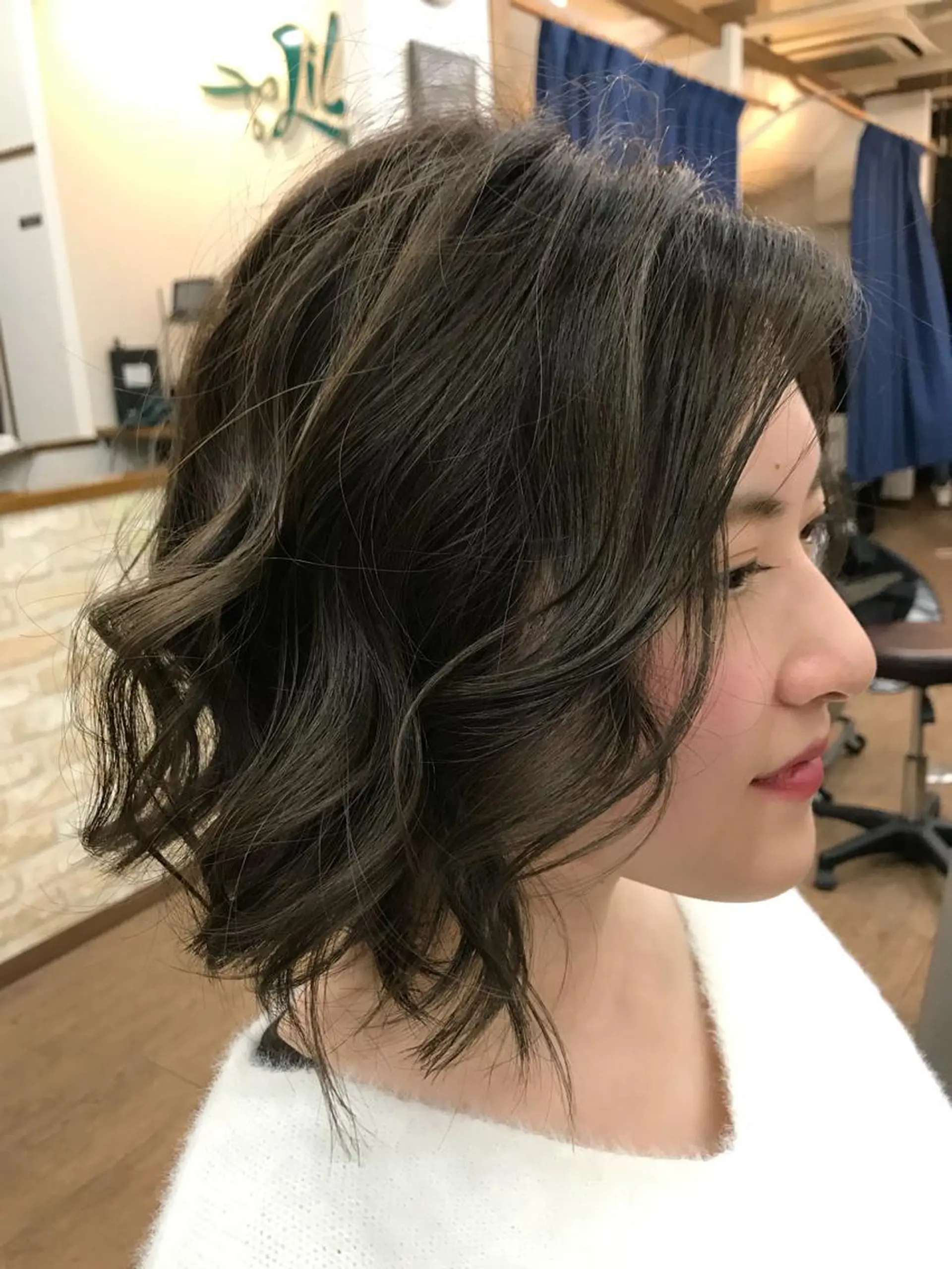 ミディアム 外国人風カラー ヘアカラー トリートメント _WHITE芝本 賢吾【天王寺店】のヘアスタイル