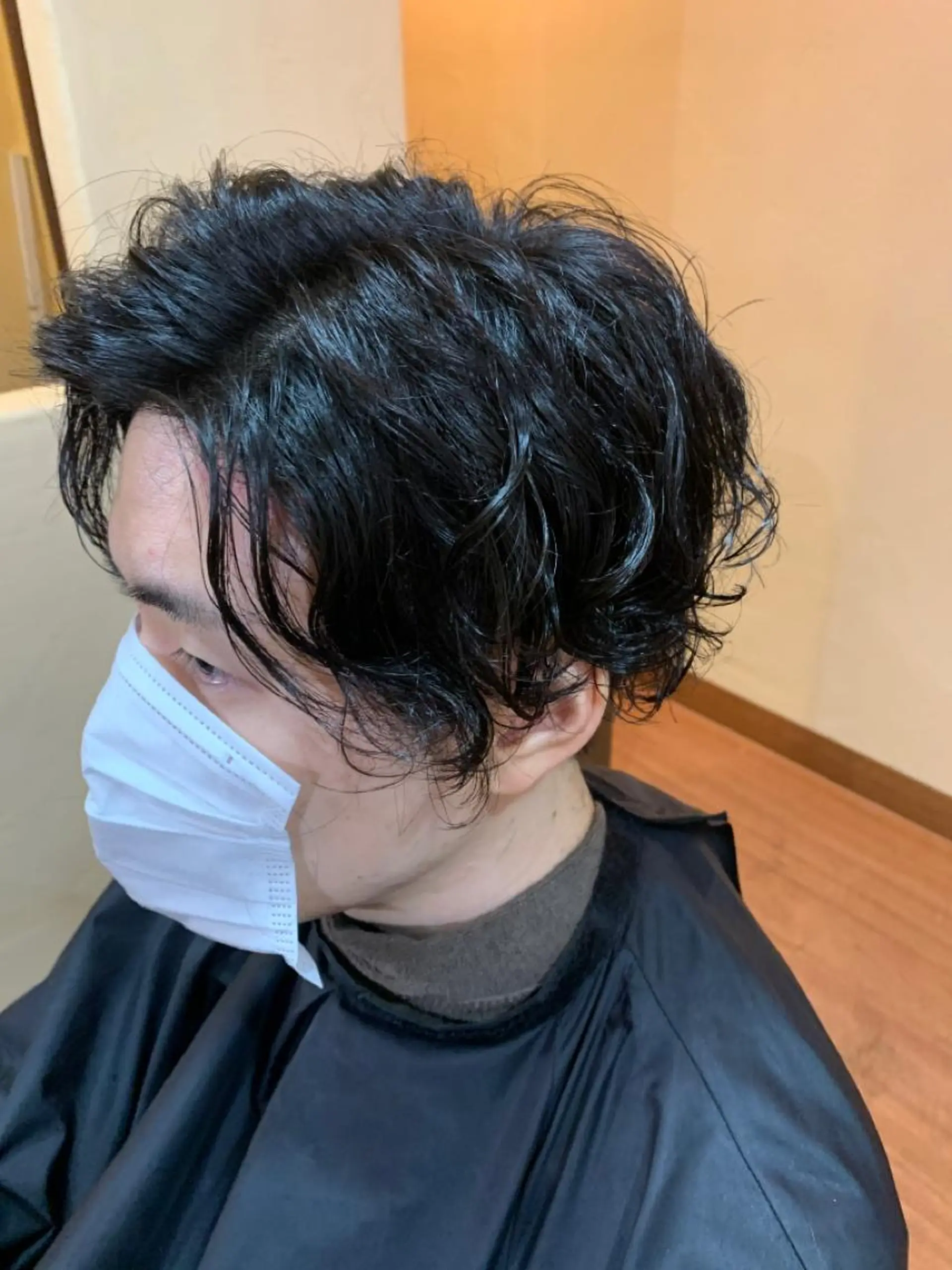 パーマ メンズ センターパート カルマパーマ メンズ韓国風 メンズパーマ カット パーマ 清光 泰之のヘアスタイル