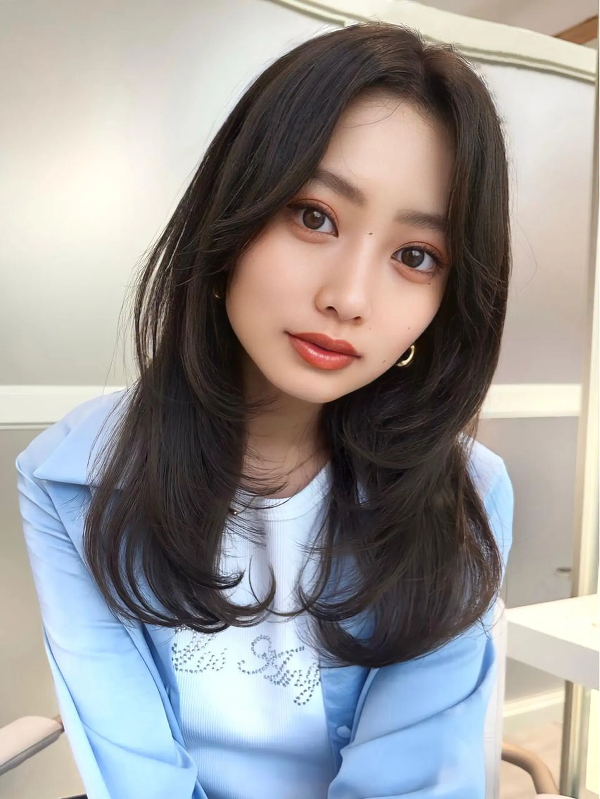 セミロング エギョモリ 顔まわりレイヤー 顔周りカット ハイレイヤー ヨシンモリ カット ヘアカラー トリートメント 顔周り特化/韓国ヘア /レイヤー/吉野幸大のヘアスタイル