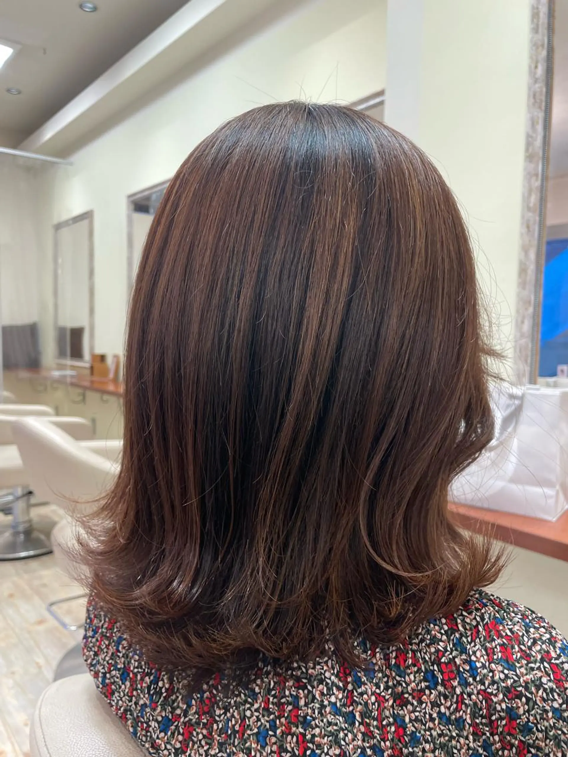 ミディアム 外ハネヘア カット ヤノ ユリカ   🥑のヘアスタイル