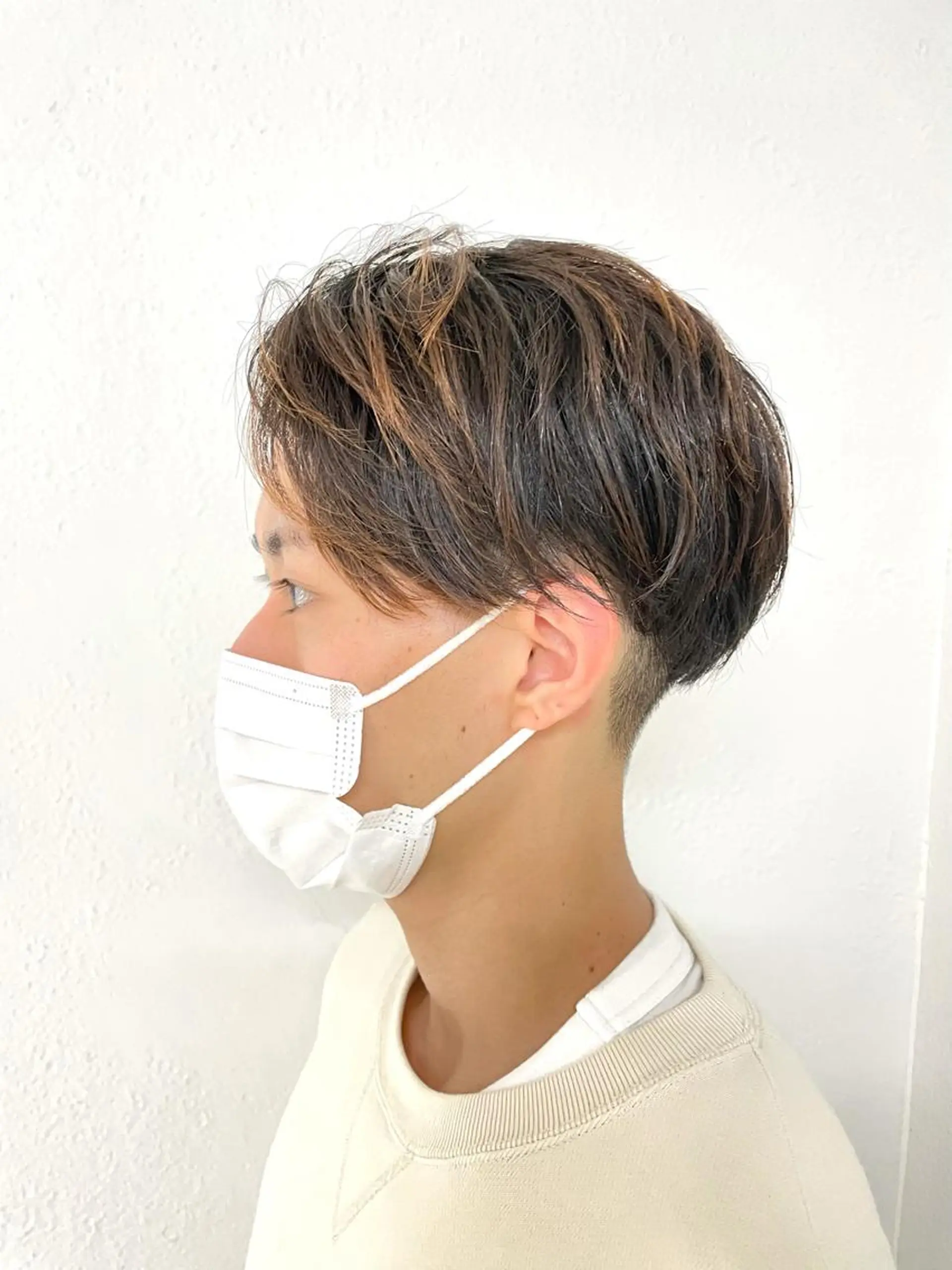 ショート カラー メンズ センターパート ブラウンカラー カット ヘアカラー 【東北メンズヘア1 位受賞🥇】本間祐太のヘアスタイル