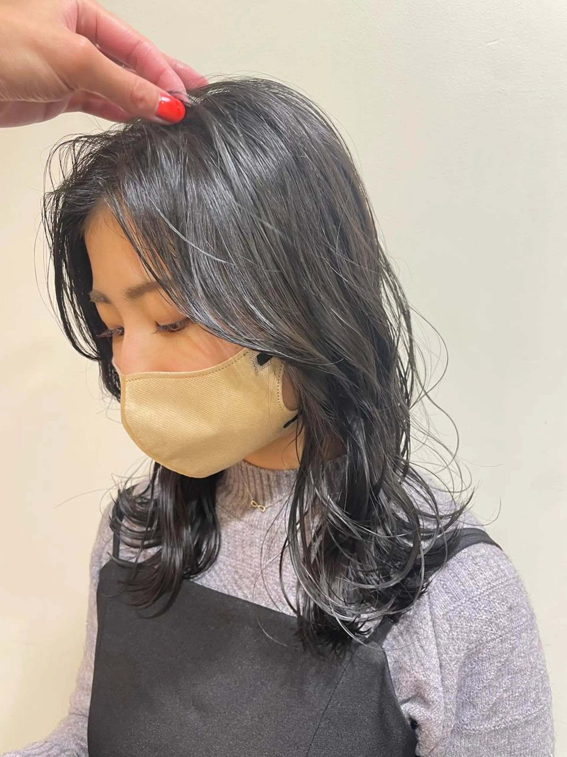 セミロング カラー 黒髪 ブルーカラー ブルーブラック レイヤー／似合わせ TAKUYAのヘアスタイル