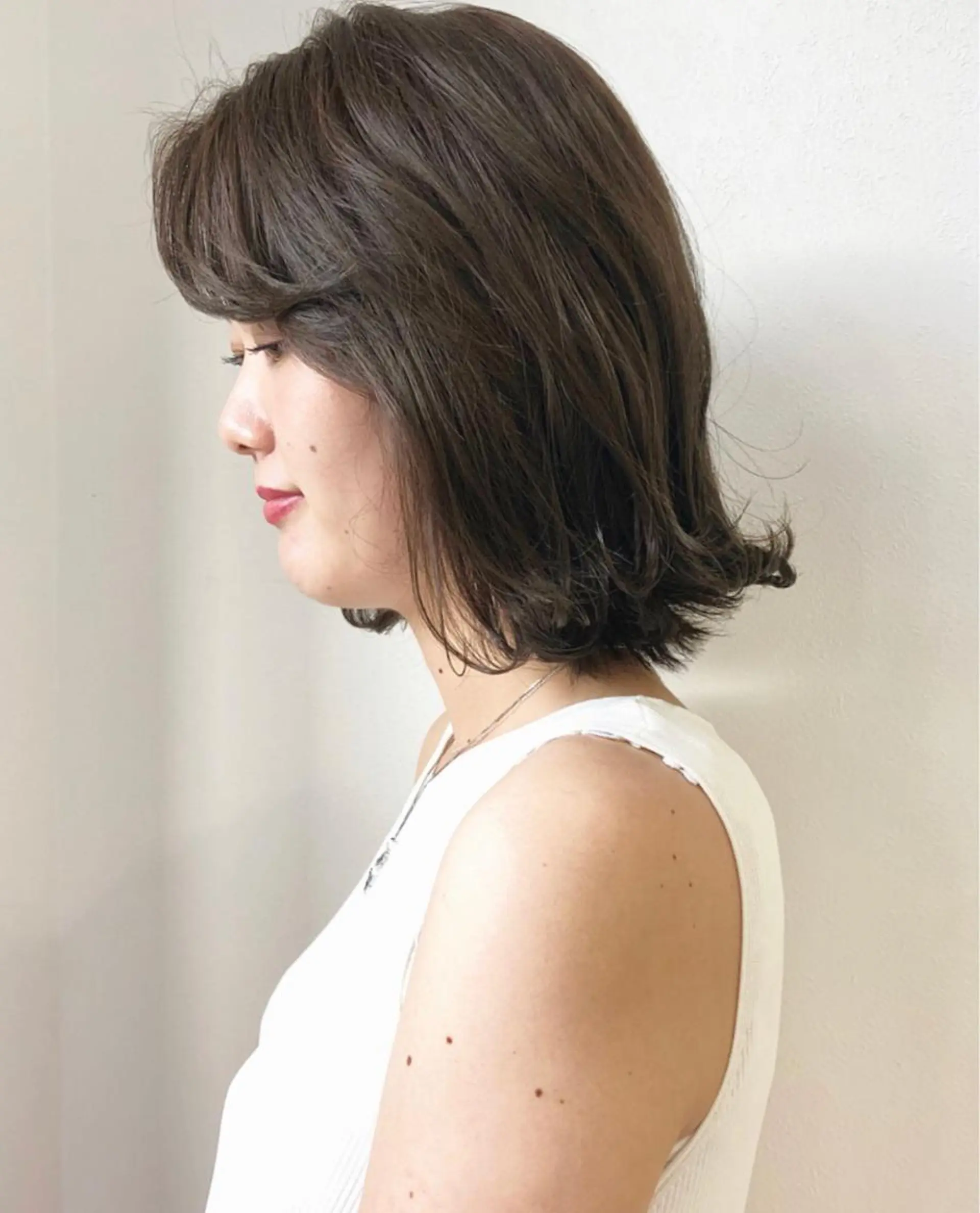 ミディアム カラー 透明感カラー グレージュ イルミナカラー オリーブグレージュ オリーブグレー ヘアカラー 岩田 萌那のヘアスタイル