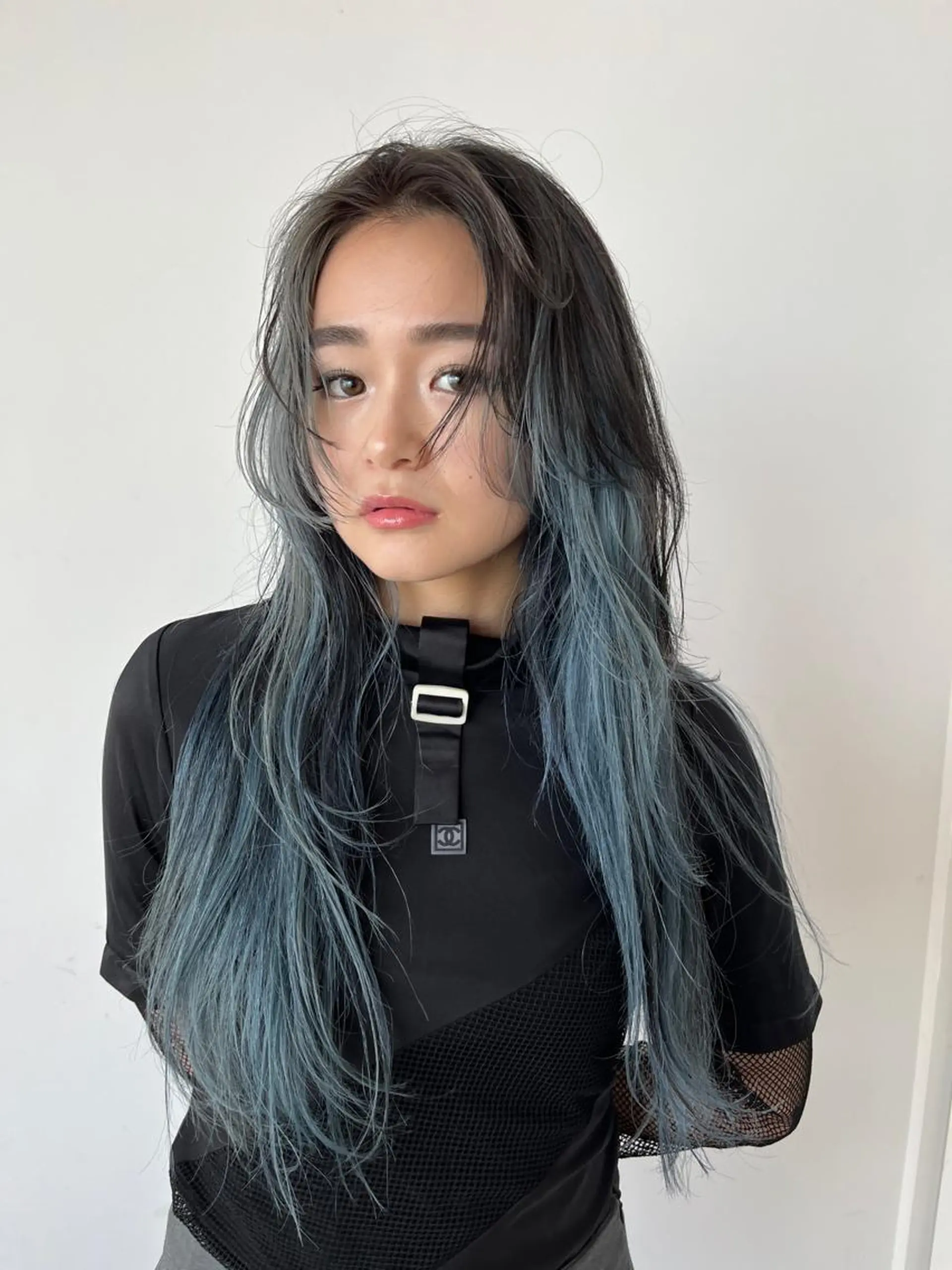 ロング カラー 柿坂 華のヘアスタイル