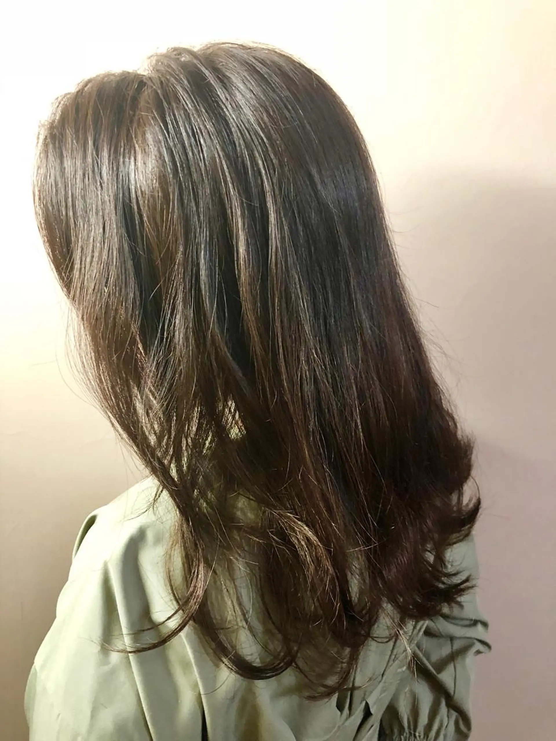 ミディアム カラー グレージュ ピンクカラー 店長 小池アキトのヘアスタイル