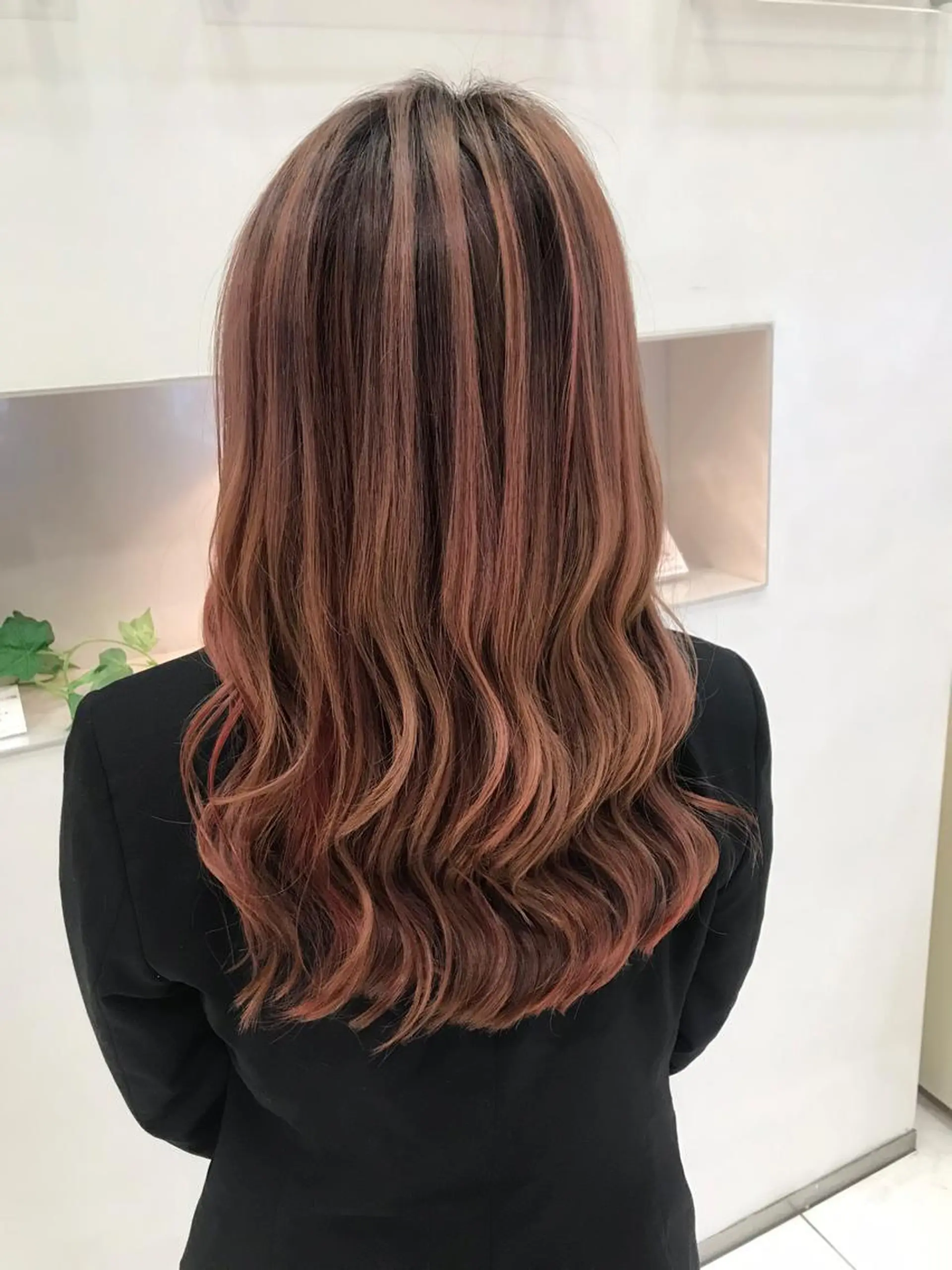 セミロング カラー バレイヤージュ ベージュカラー ピンクカラー ピンクベージュ レイヤーカット SHOTA 大人ショートのヘアスタイル