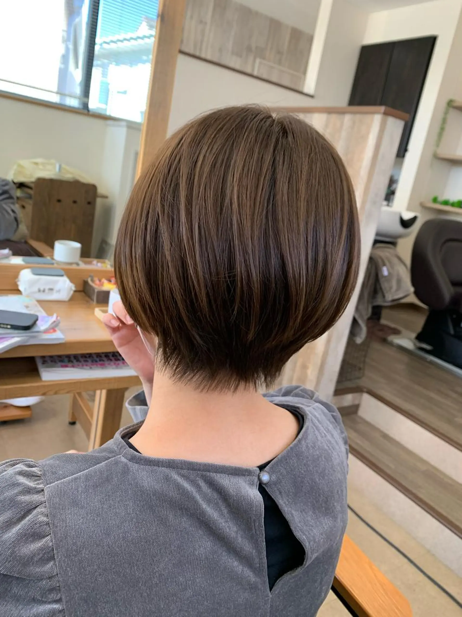 ショート カット ヘアカラー 新保 佳世のヘアスタイル