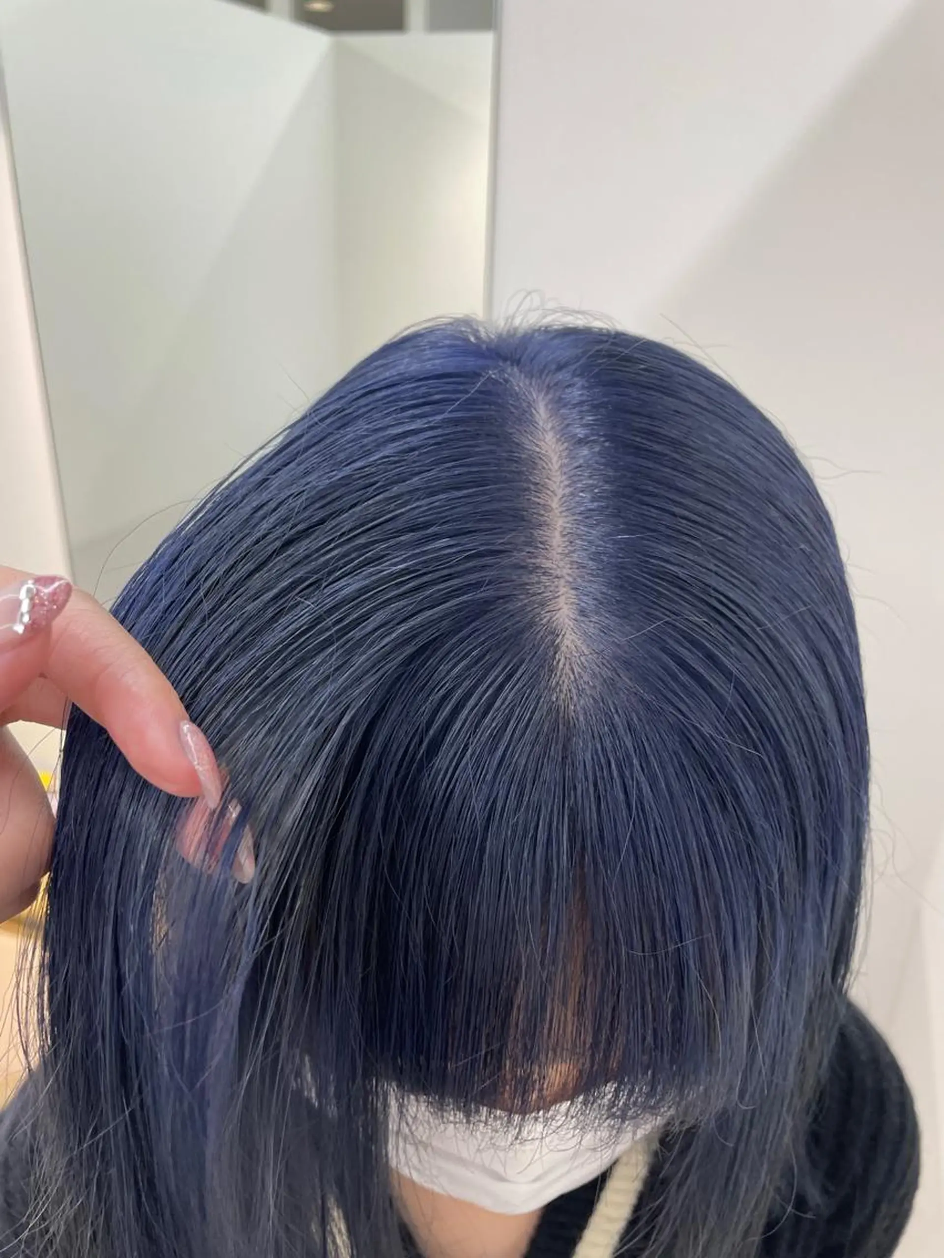 ショート カラー ブリーチ ネイビーカラー カット ヘアカラー トリートメント _WHITE 天神店 YUMEKA🐻のヘアスタイル