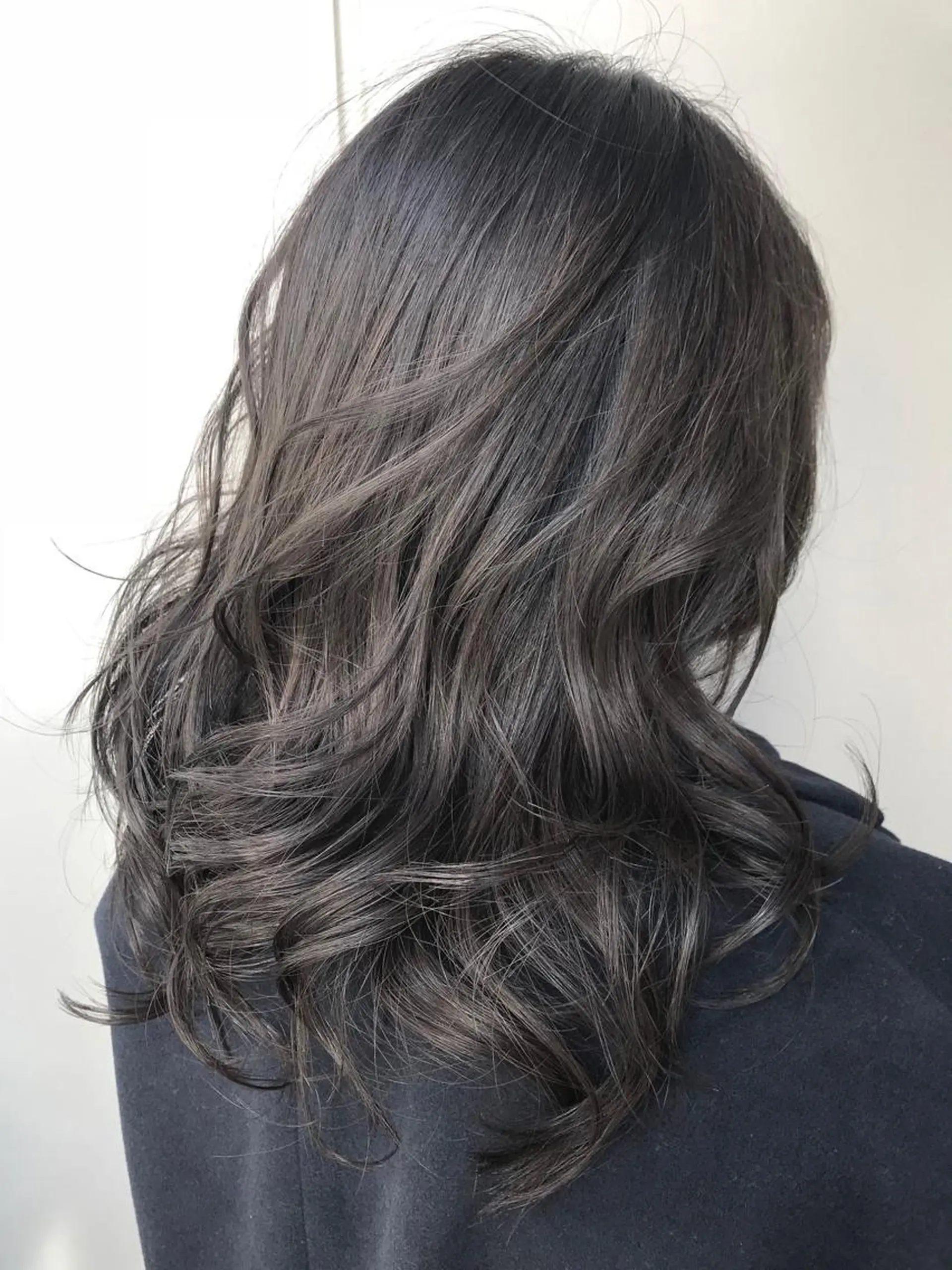 セミロング カラー アディクシーカラー ブリーチ グレージュ シルバー シルバーグレージュ 【透明感、艶髪】西村 有司のヘアスタイル