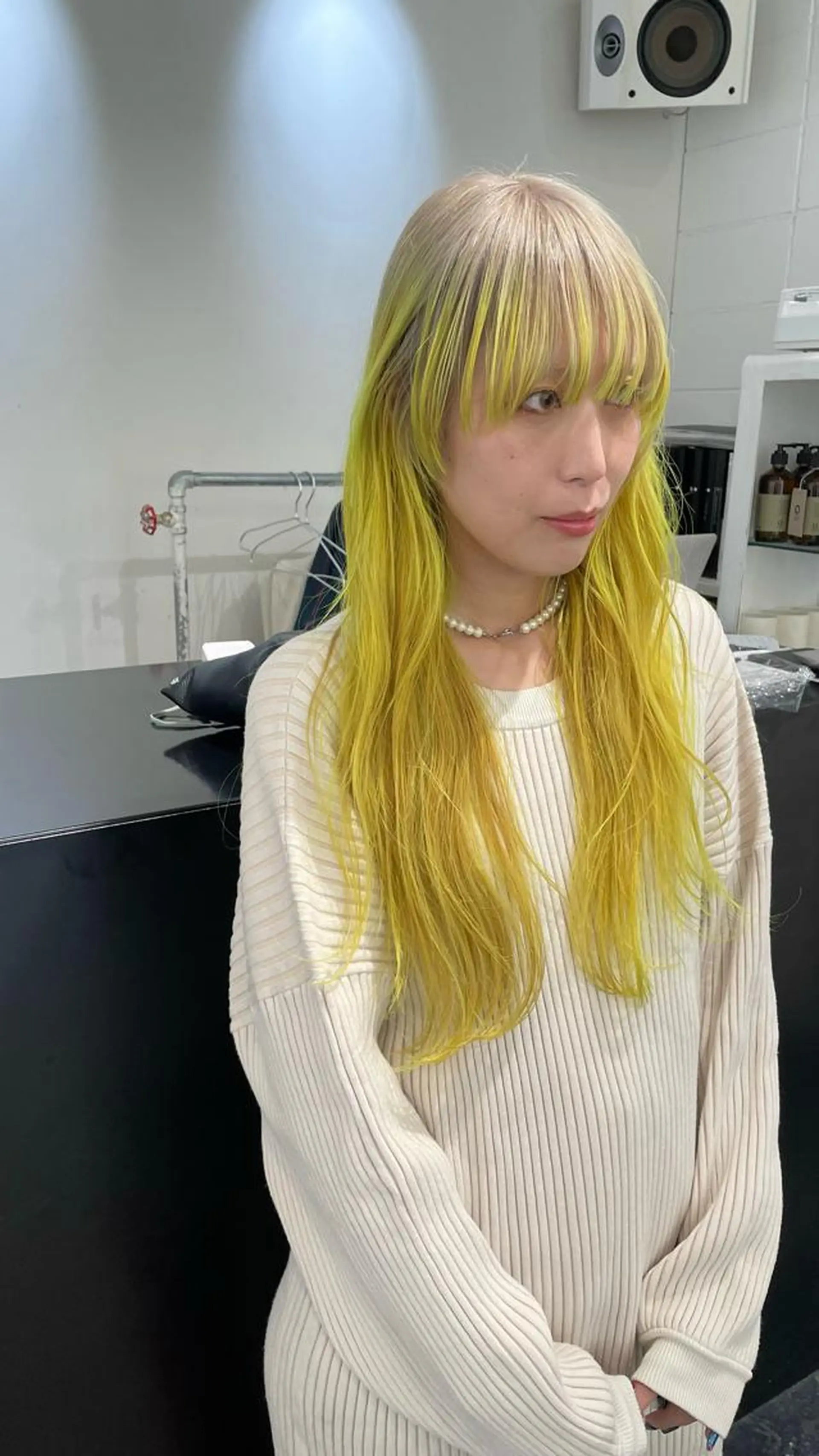 ロング カラー パーマ ヘアアレンジ メンズ キッズ ネイル マツエク・マツパ アイブロウ メンズブリーチ ブリーチ イエローカラー 黄色 カット ヘアカラー トリートメント 艶ハイトーン/ヘア アレンジAYAKAのヘアスタイル