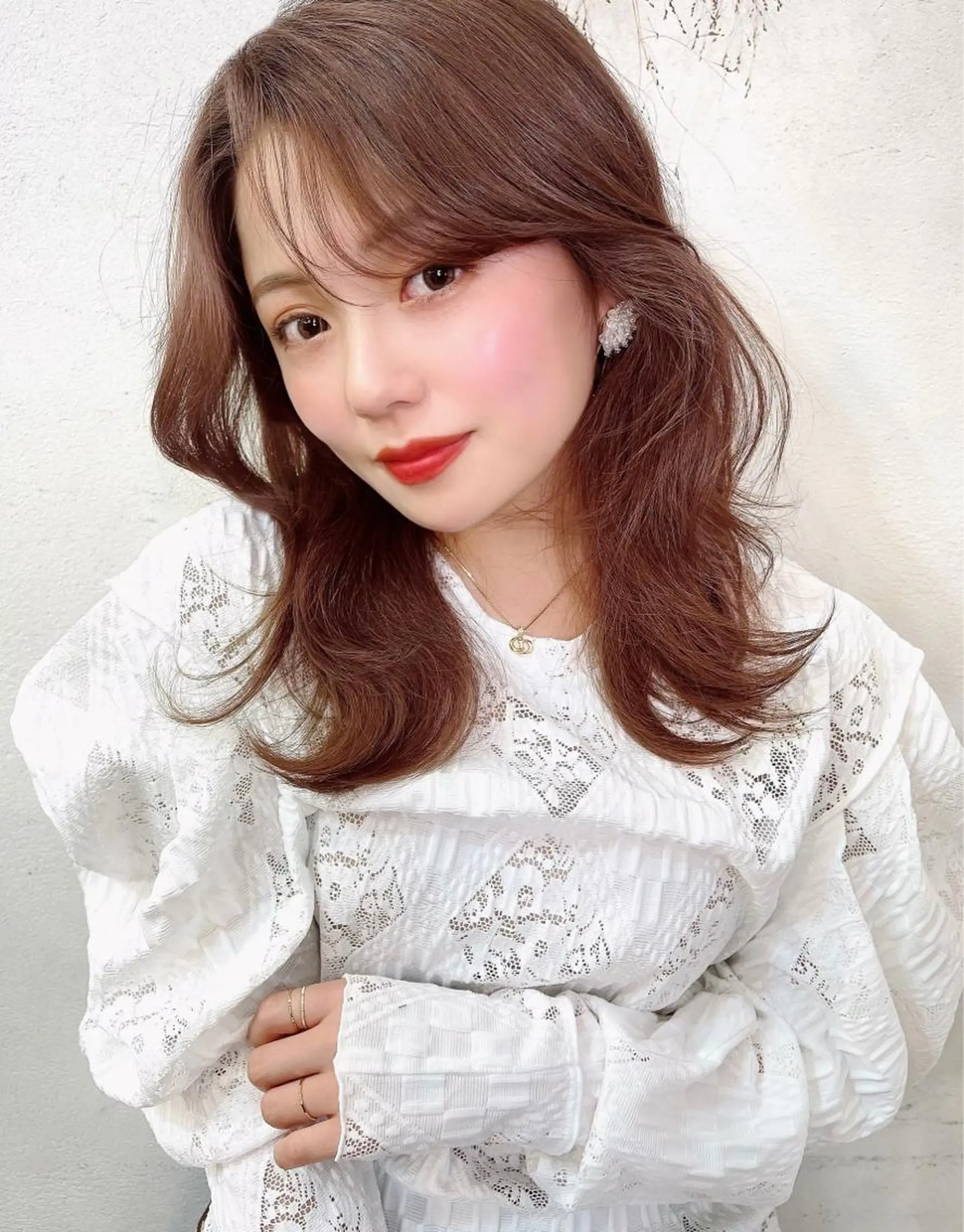 ミディアム レイヤーカット、 大人可愛い　中村美羅のヘアスタイル