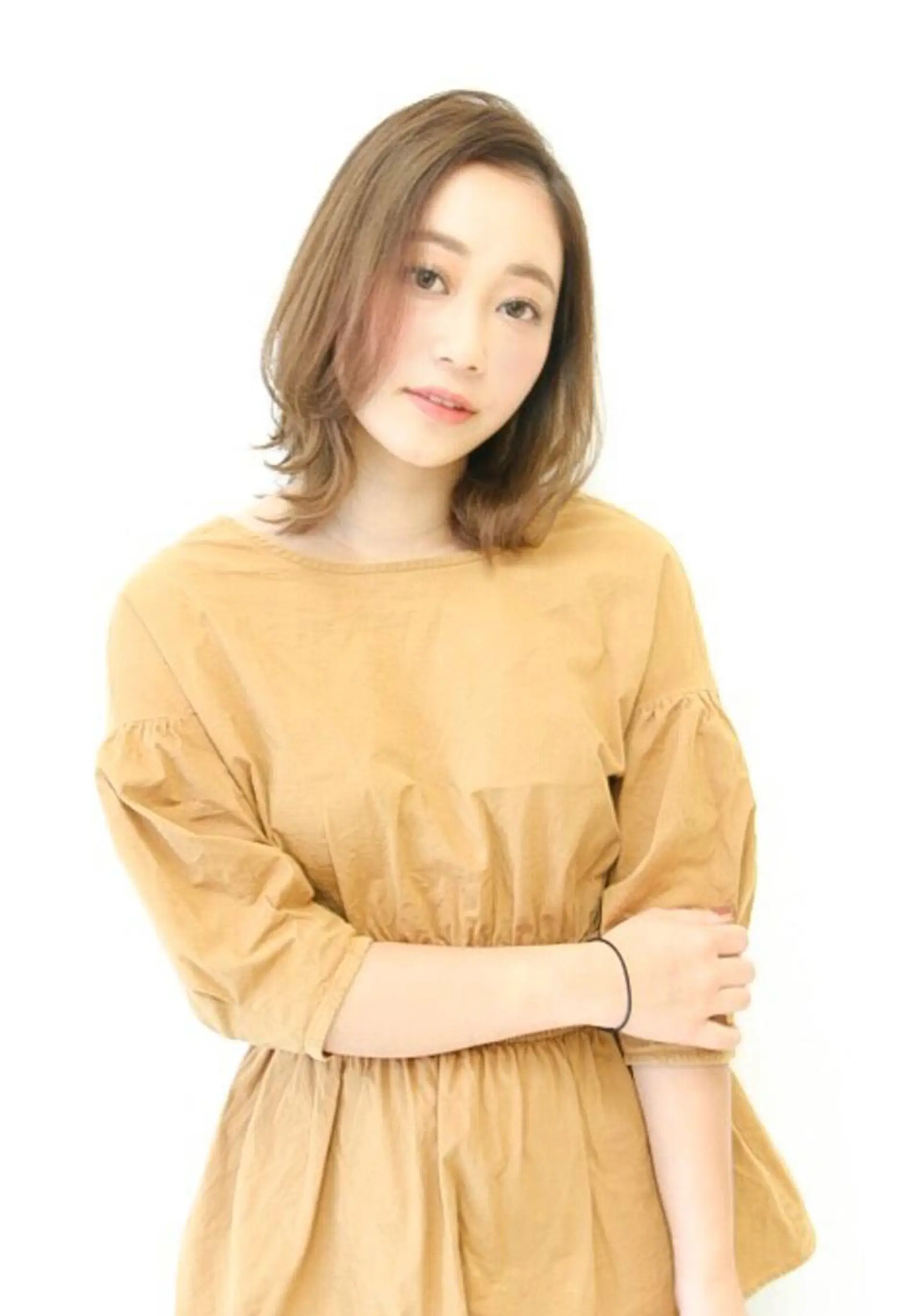 ミディアム 外ハネヘア un 溝の口 伊豆本のマツエク・マツパデザイン