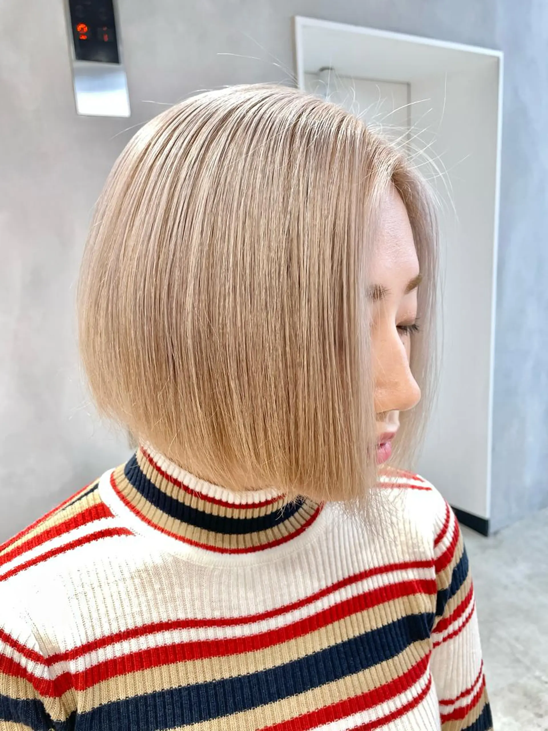 ショート カラー ベージュカラー ミルクティーベージュ ハイトーン×レイヤー ／遠藤将太のヘアスタイル