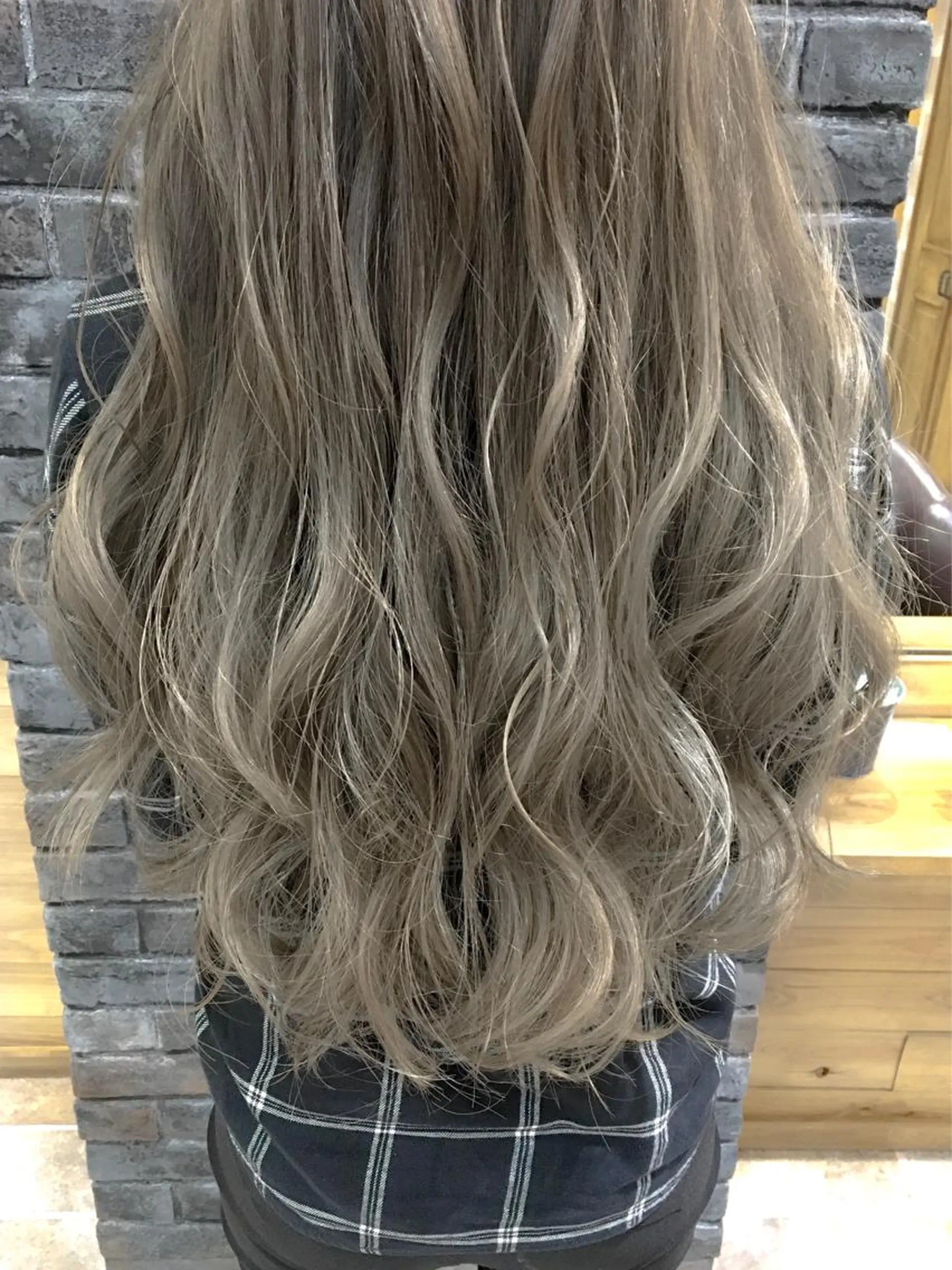 カラー ブリーチ グレージュ イルミナカラー 中田 敏明のヘアスタイル
