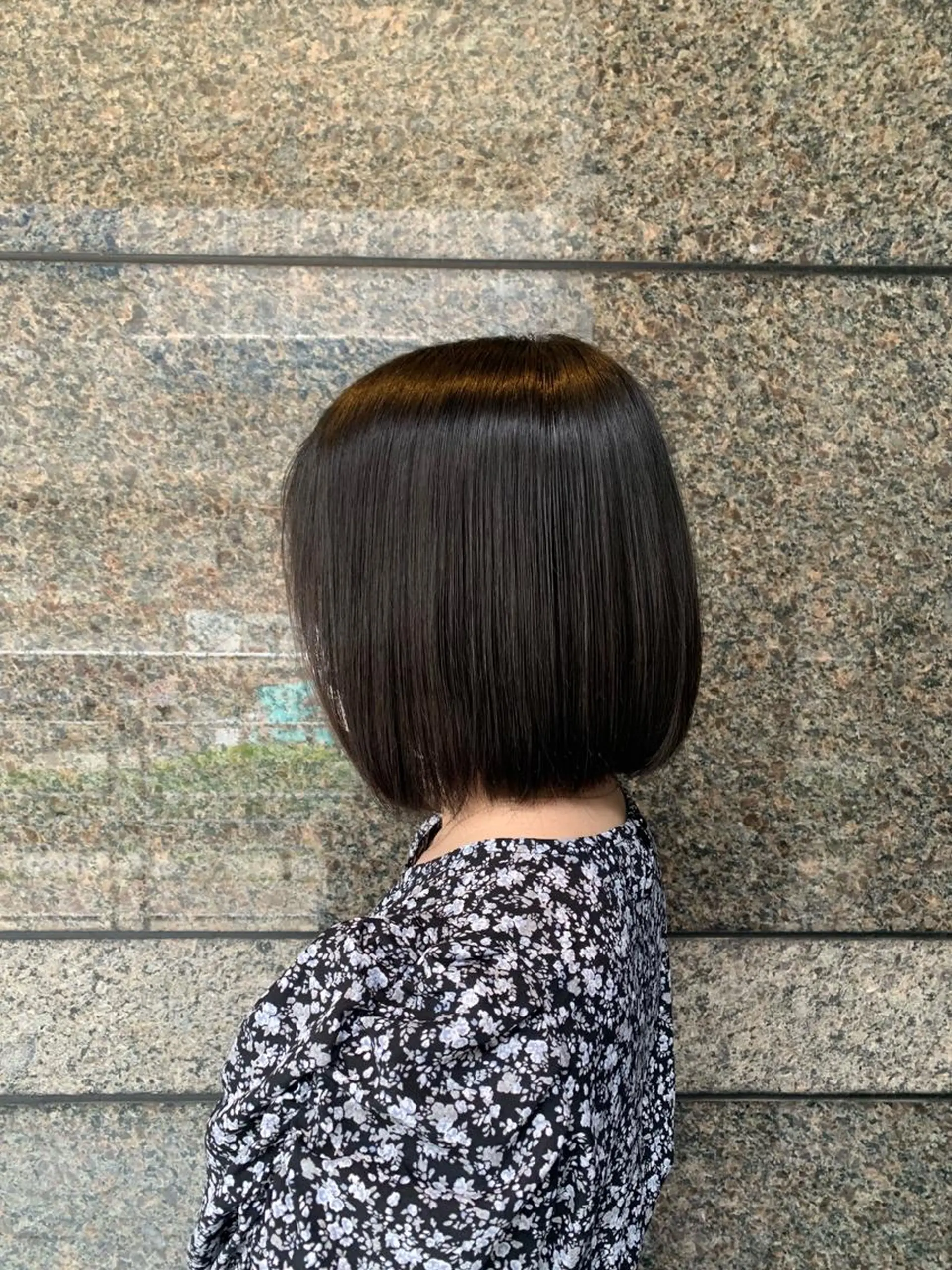 ショート カラー 透明感カラー/レイヤ ー/縮毛/暗髪/銀座のヘアスタイル