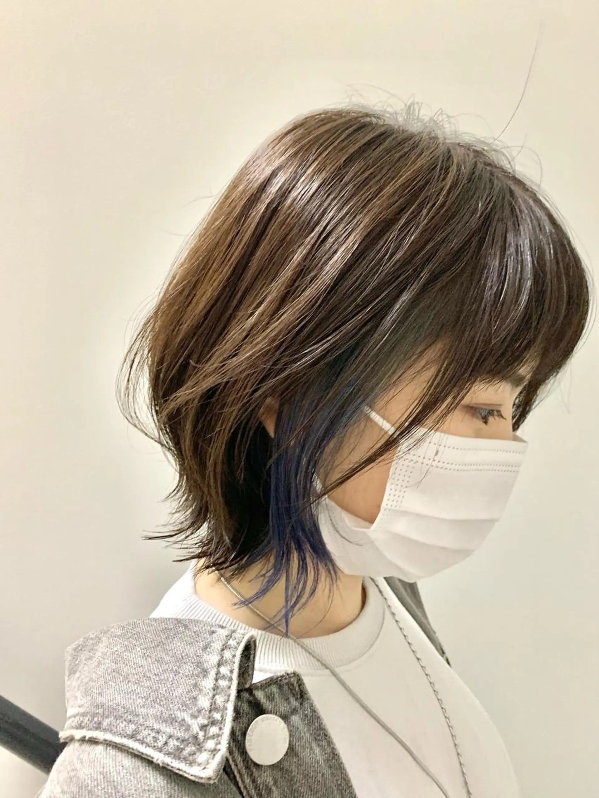 ミディアム カラー ブルーカラー ウルフカット B E C H I C O〔べち子〕のヘアスタイル