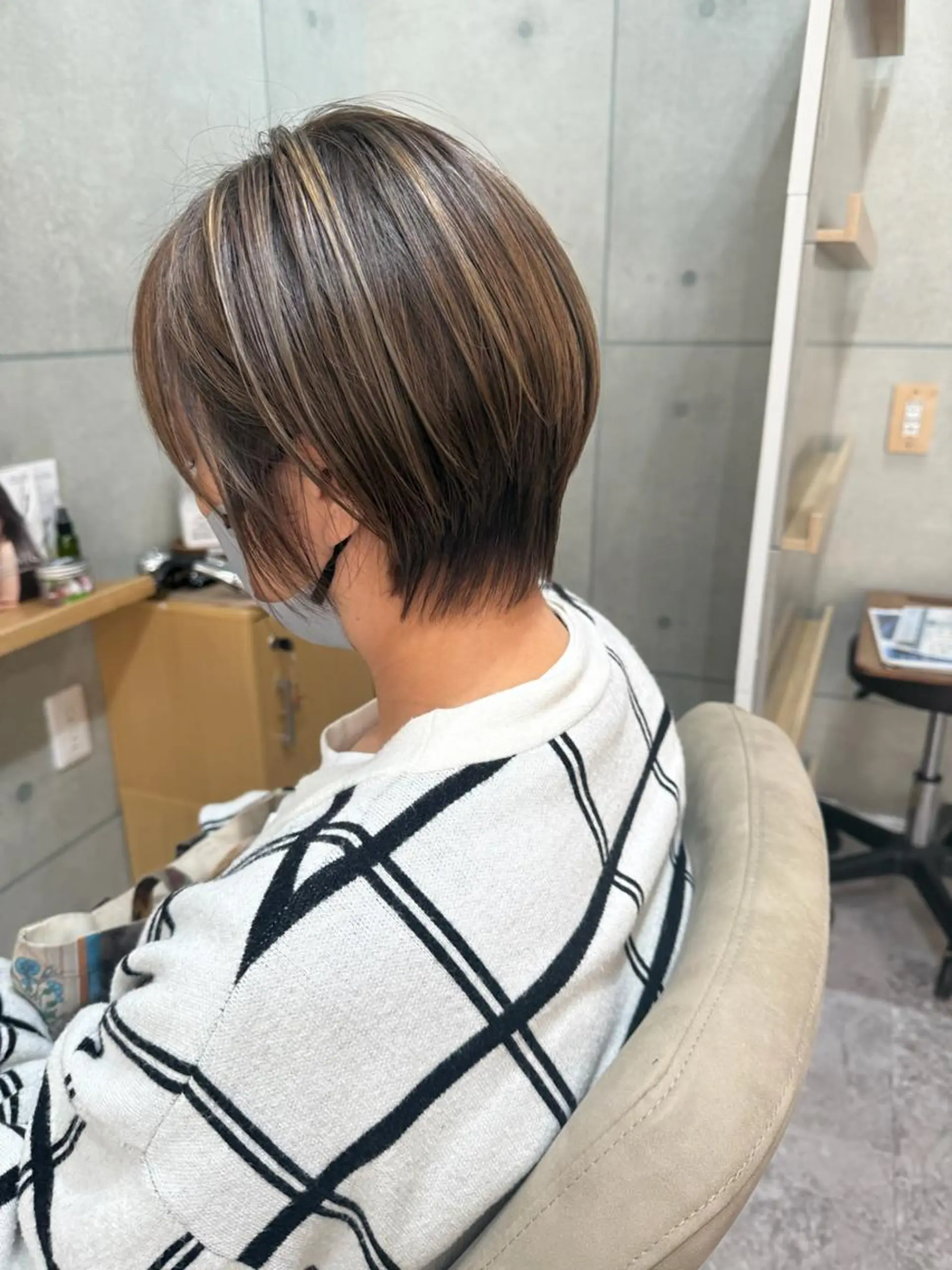 ショート カラー ハイライトカラー ハイライト ショートヘア 🤍NAOMI _Naniのヘアスタイル