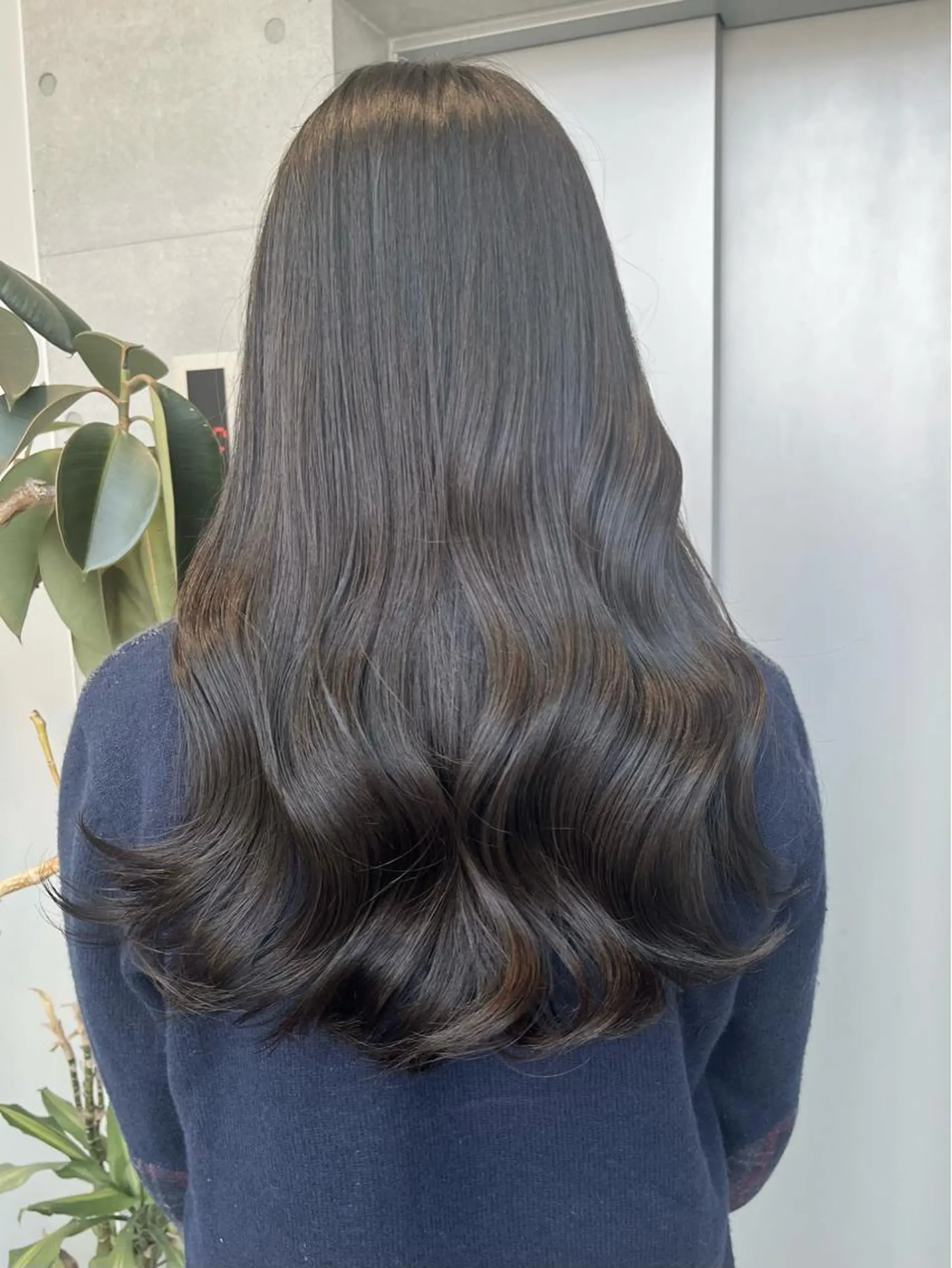 ロング パーマ ヘアアレンジ ヘアカラー トリートメント 透明感/オリーブ/ グレージュ/YUKAのヘアスタイル