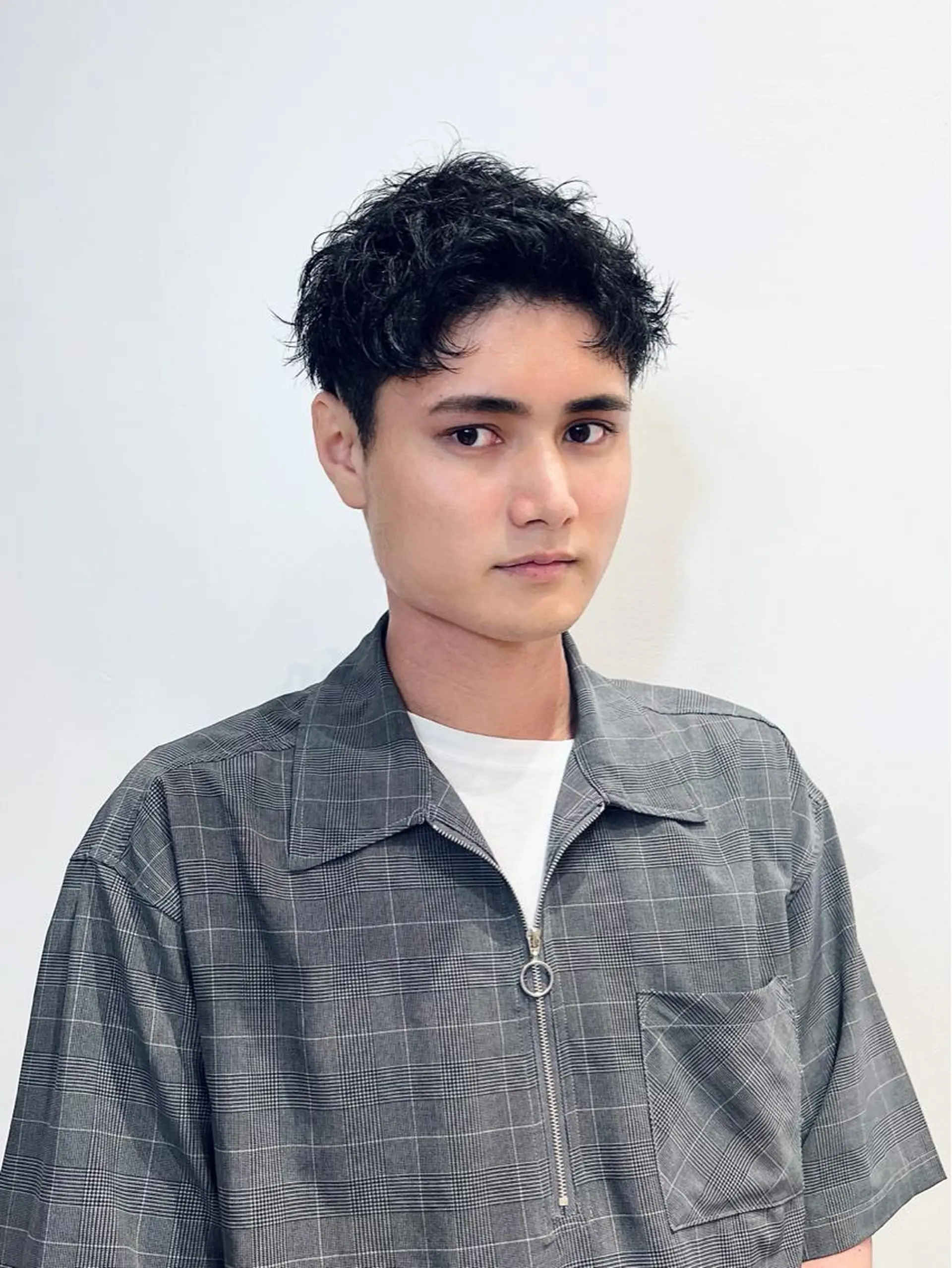 メンズ アイブロウ 眉カット メンズアイブロウ 眉カット Qin shaire salon 原宿verno店所属・【センターパート】 ETO／江藤翼の眉毛・アイブロウイメージ