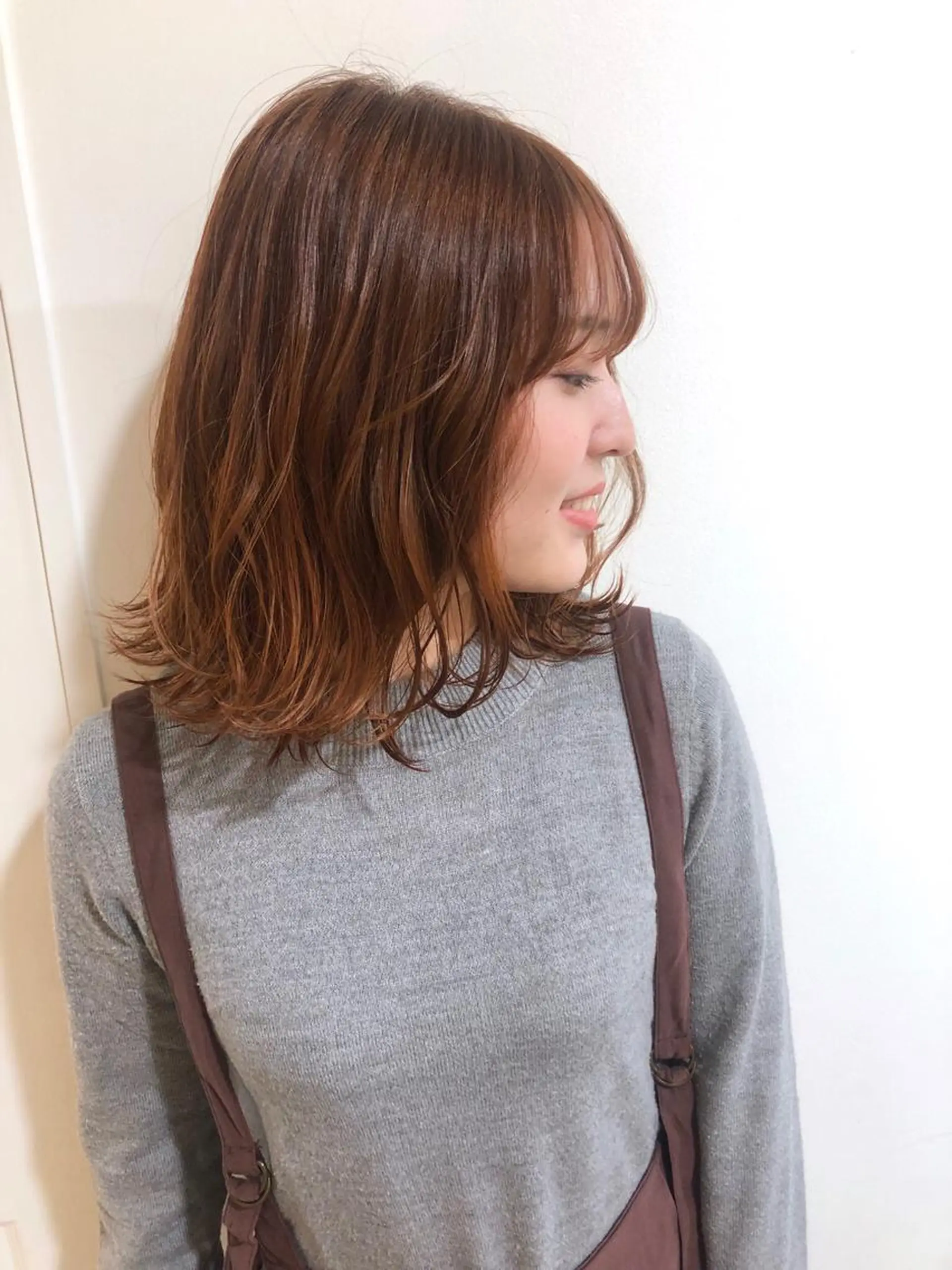 ミディアム カラー MIOベージュカラー 柔らかいカラーのヘアスタイル