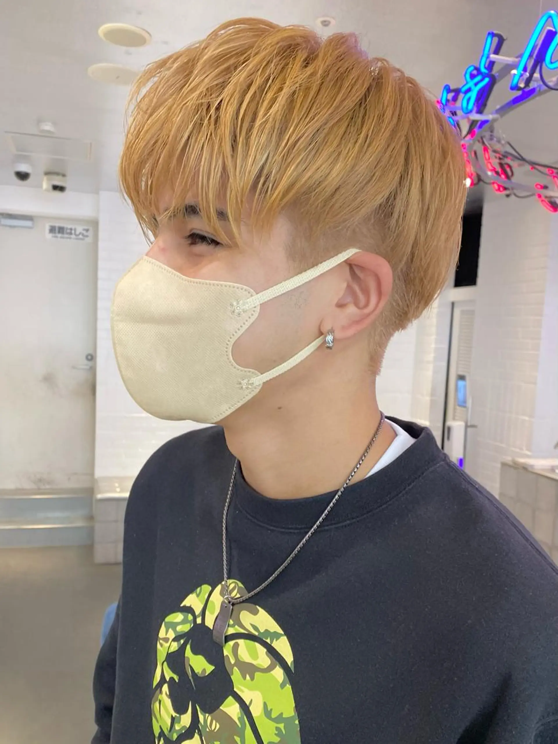 ショート メンズ アイブロウ ヘアカラー トリートメント 🎨ハイトーン/ 切りっぱなし みつきのヘアスタイル