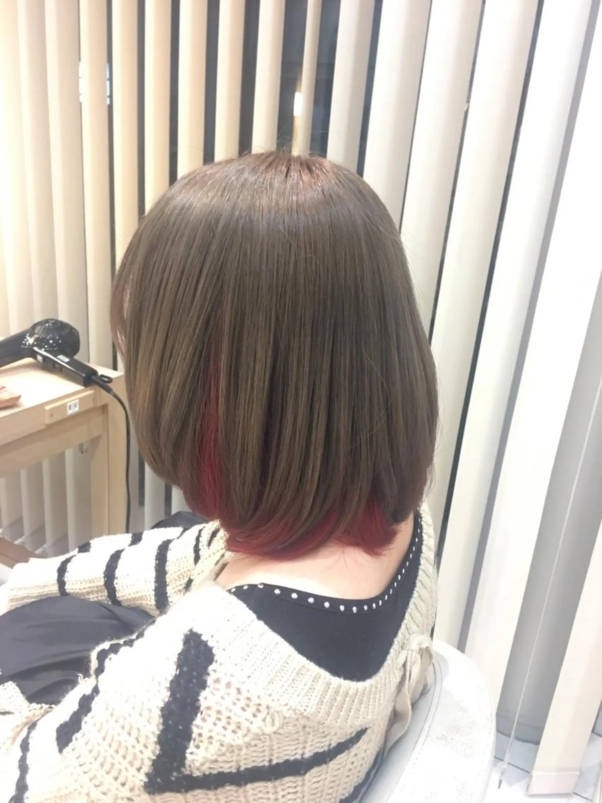 ミディアム カラー ベージュカラー インナーカラー レッドカラー 小田原NO1 美容師 飯田飛翔のヘアスタイル