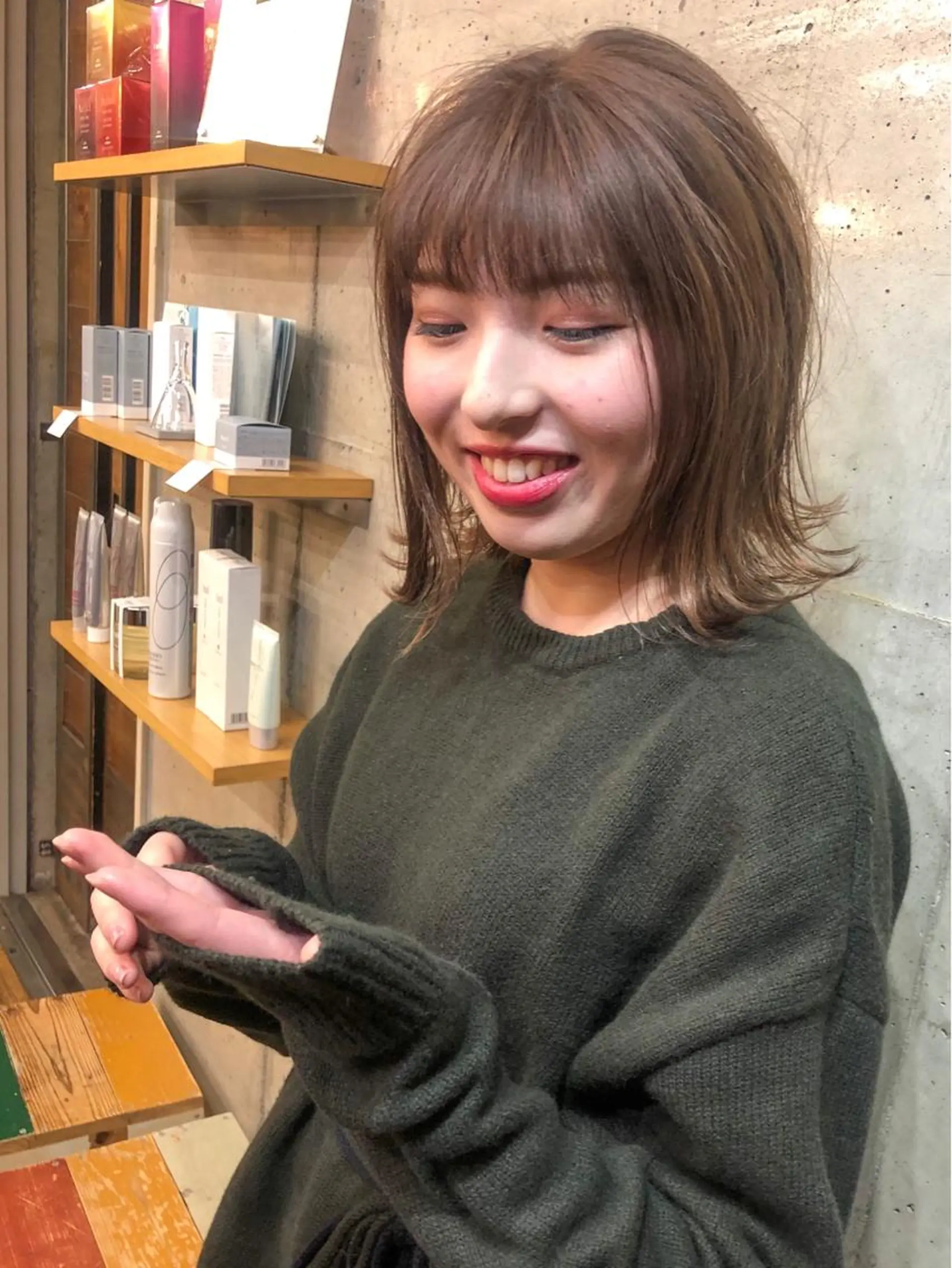 ミディアム カラー ベージュカラー ミルクティーベージュ カット ヘアカラー トリートメント ヘアセット センスをお届けします 大谷将生infpのヘアスタイル