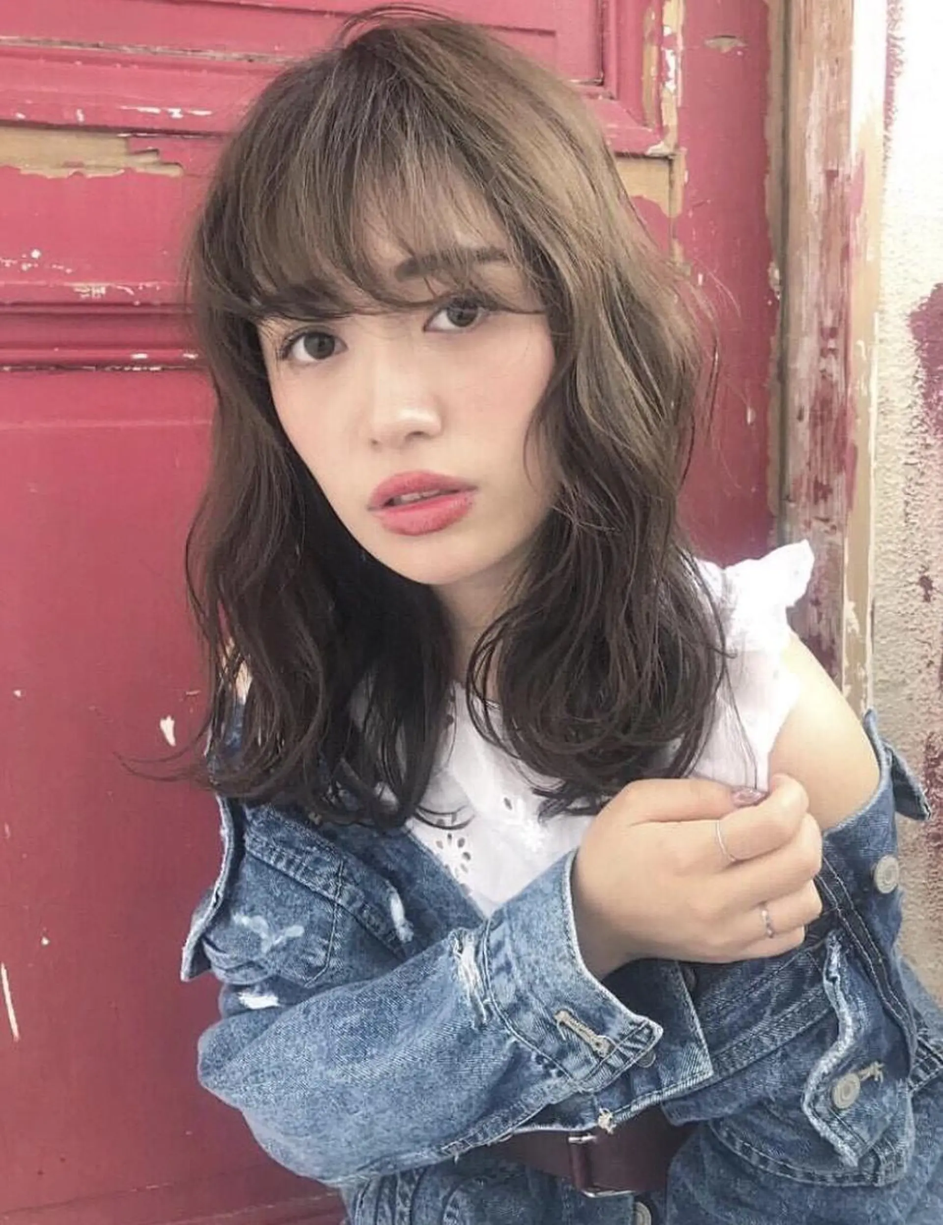 ロング カラー ヘアアレンジ マツエク・マツパ レイヤーカット✖️ 柔らかベージュカラーのヘアスタイル