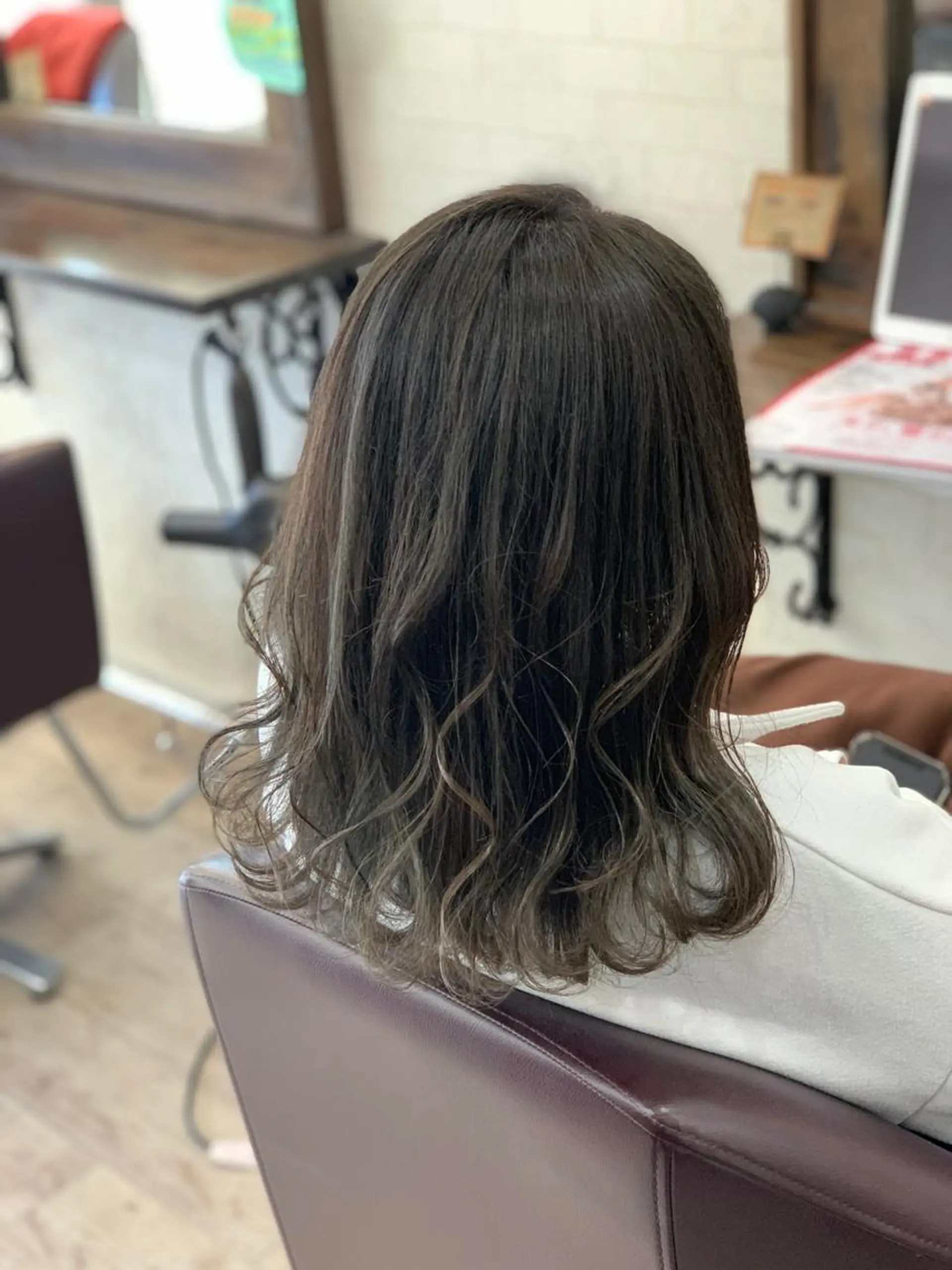 ミディアム ハイライト カット ヘアカラー パーマ 縮毛矯正 トリートメント 松本 亮のヘアスタイル