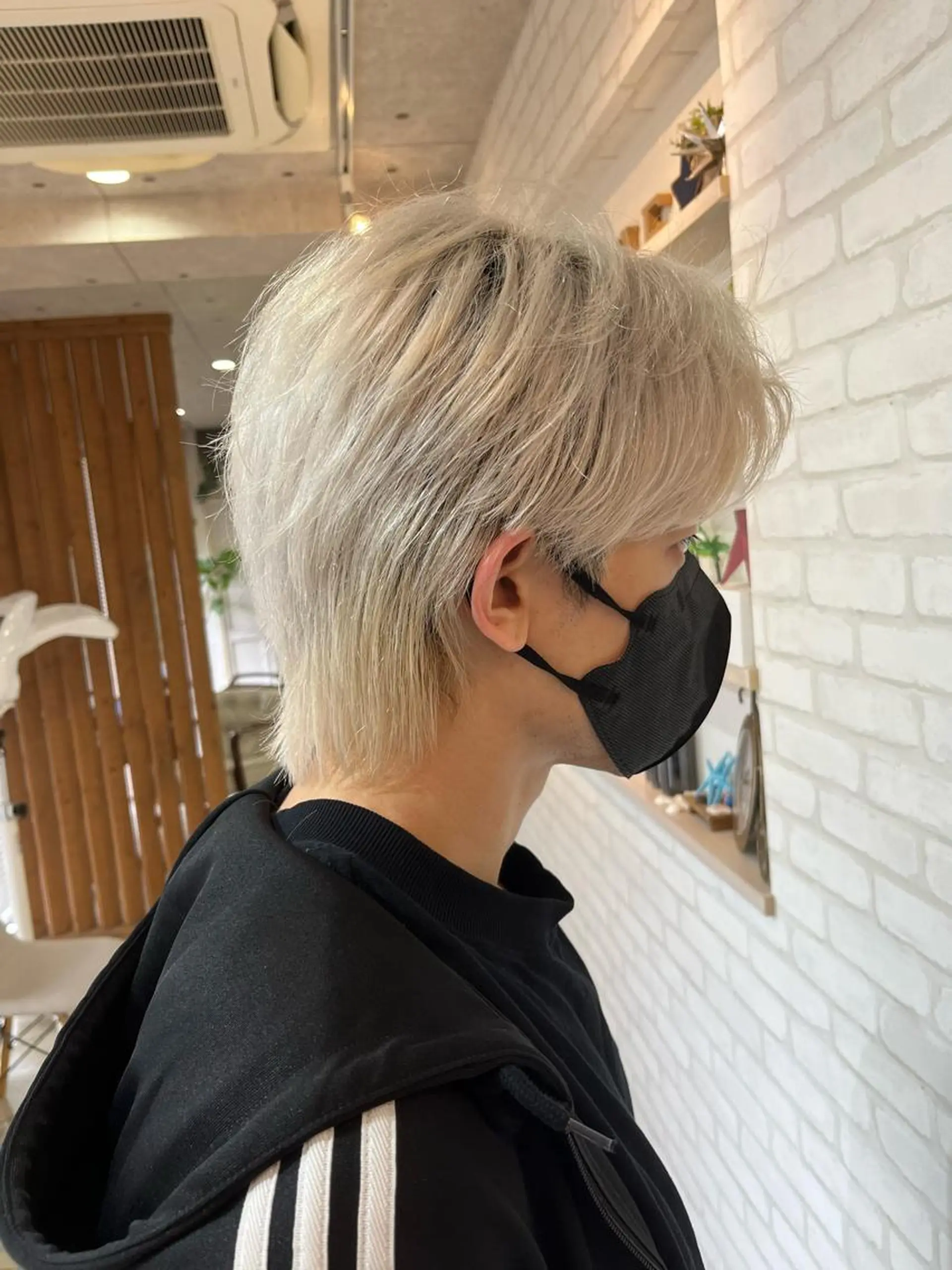 メンズ メンズ韓国風 メンズウルフカット ウルフカット カット トリートメント 【店長】メンズ職人 短髪　ハイトーン🔥のヘアスタイル