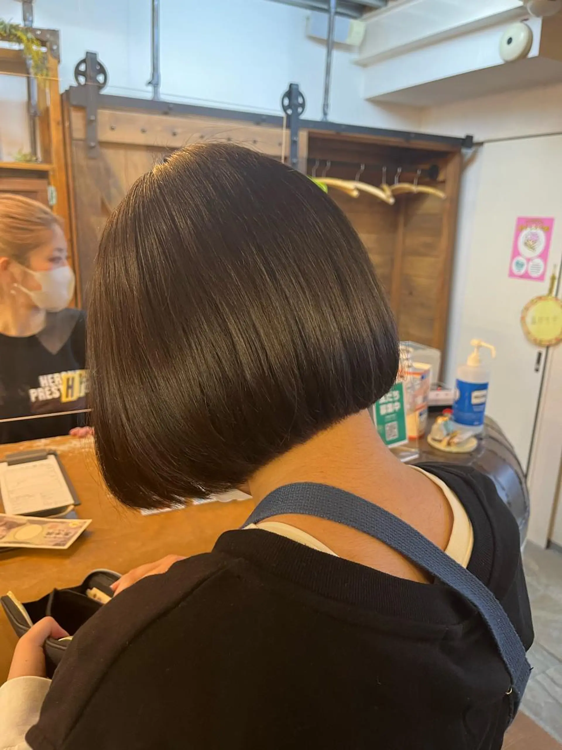 ミディアム カット 佐藤 美聡のヘアスタイル