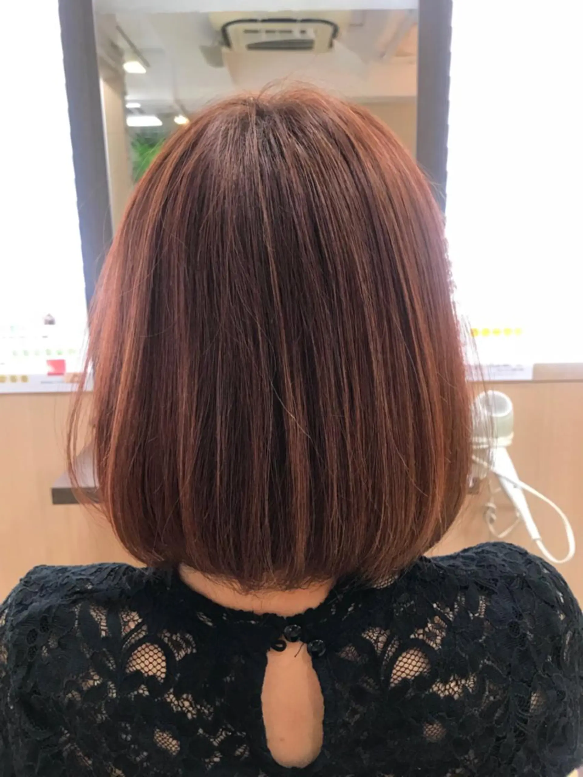 ミディアム カラー ピンクカラー ボブ 外ハネヘア ササキ トモコのヘアスタイル