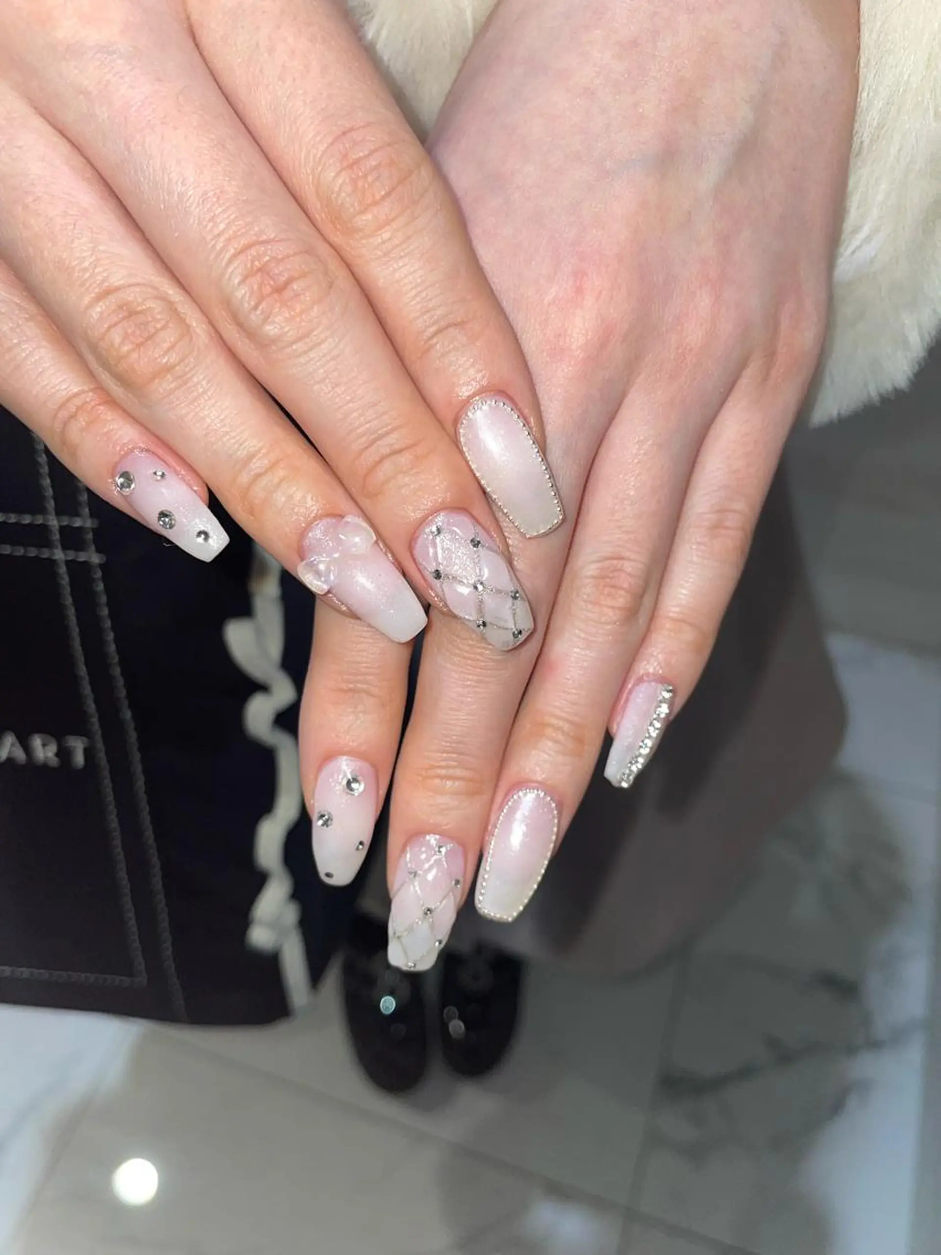 ネイル ホワイト ˚✧⁺⭐︎༚moca miyuu⁎⁺˳✧༚のネイルデザイン