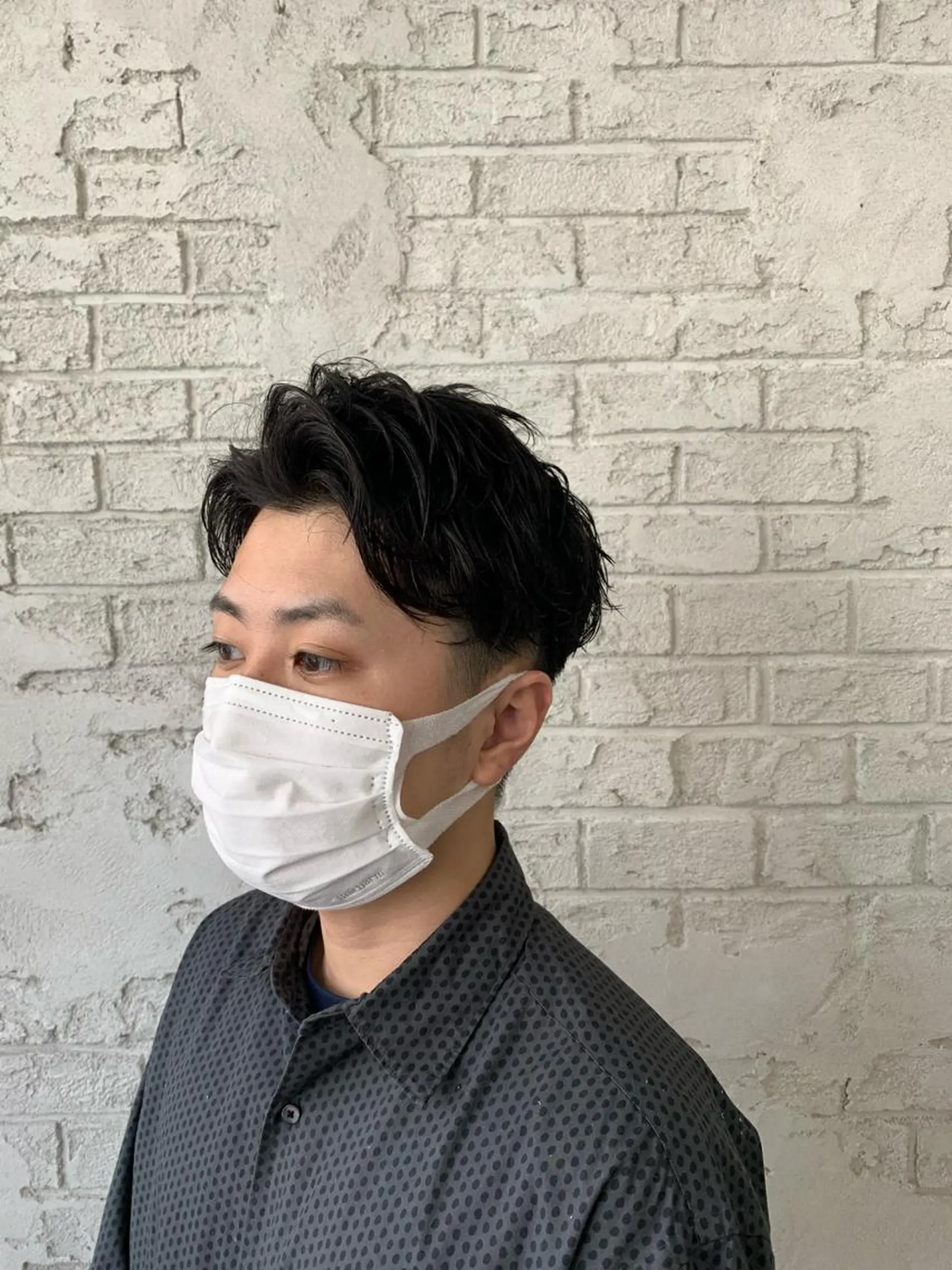 ショート カラー メンズ アップバング 刈り上げ 黒髪 ブルーカラー ブルーブラック ブリーチ特化 ハイトーンRYOYAのヘアスタイル