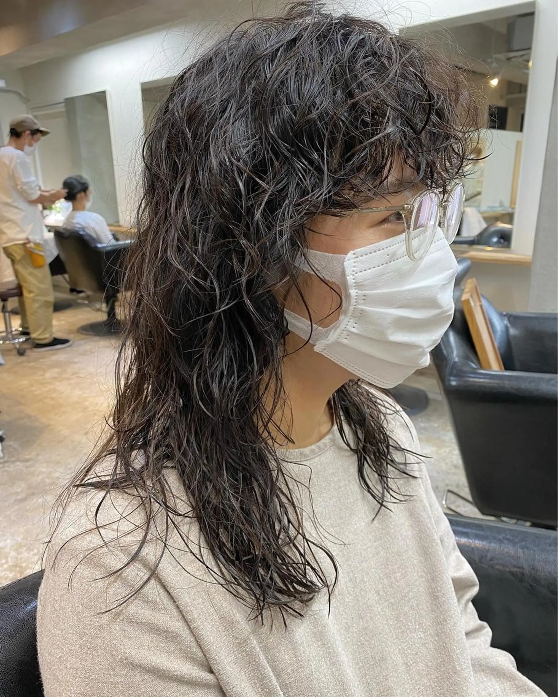 ミディアム カラー パーマ ヘアアレンジ メンズ キッズ ネイル マツエク・マツパ アイブロウ ミディアムパーマ メンズパーマ メンズウルフカット ウルフカット ミディアムネイル カット パーマ トリートメント 🧼柴田 健太郎🧼のヘアスタイル