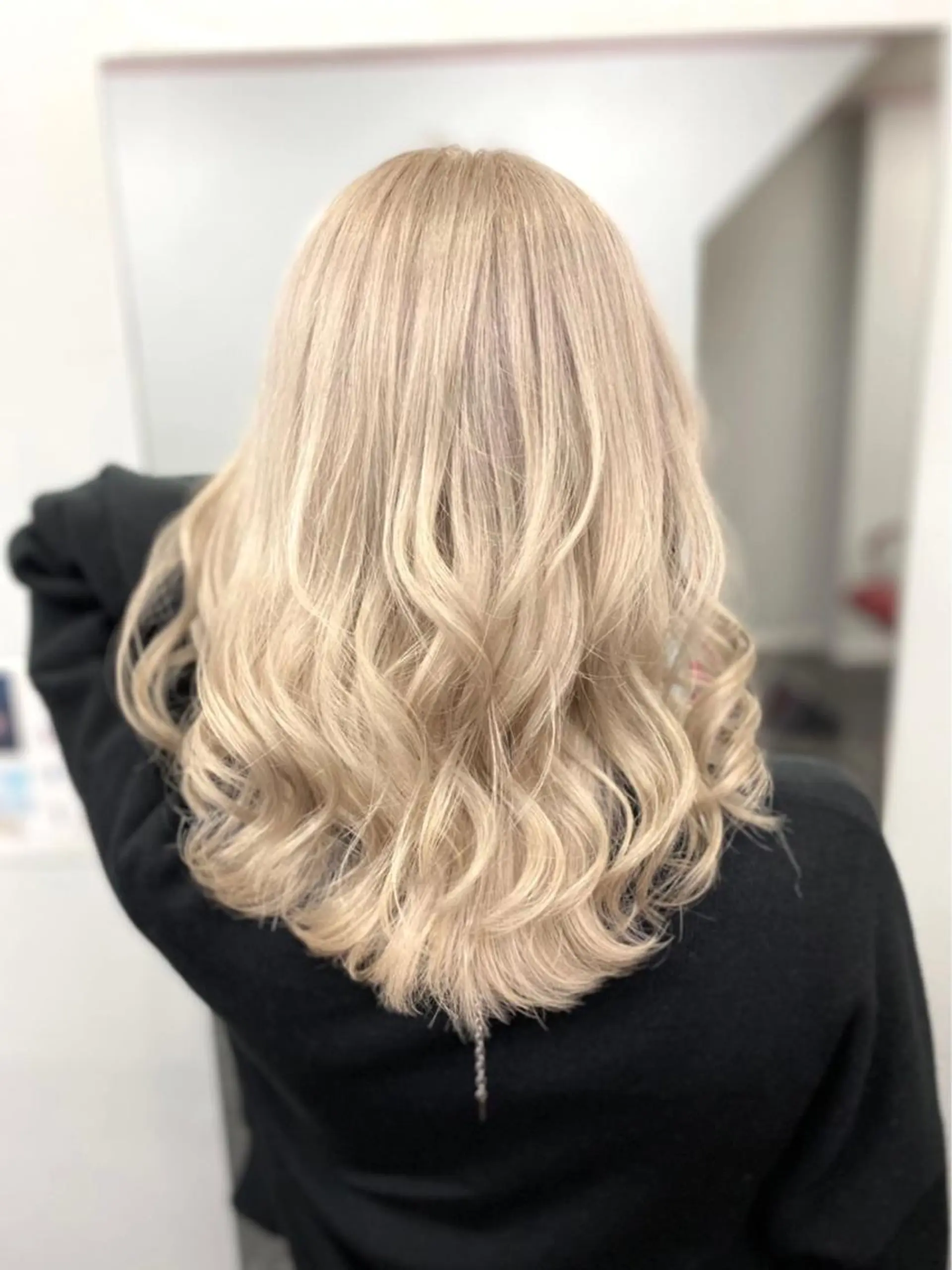 ミディアム カラー ヘアアレンジ メンズ キッズ ネイル マツエク・マツパ ヘアカラー トリートメント 🧡ブリーチ特化🧡 透明感ハイトーン🧡のヘアスタイル
